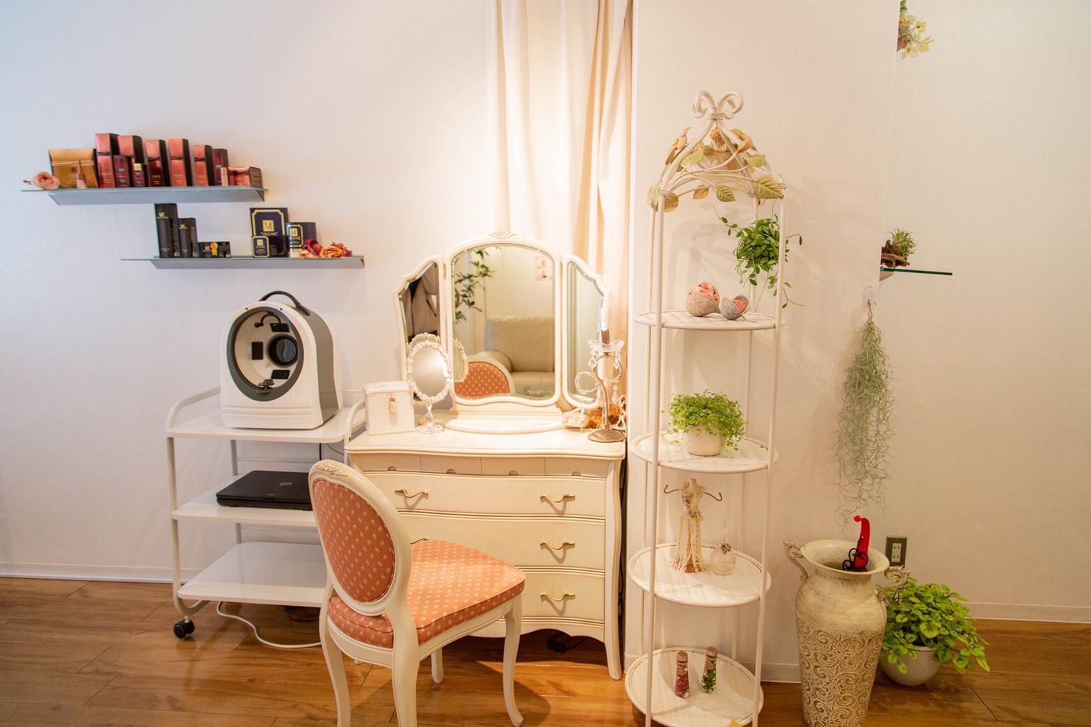 【千里中央】≪平均17時退勤≫≪週2日からの勤務OK≫強引な勧誘などは一切なし！ノルマを気にせずエステティシャンを続けられる環境です！プライベートサロン「La feel（ラフィール）」からエステティシャンの求人☆★☆