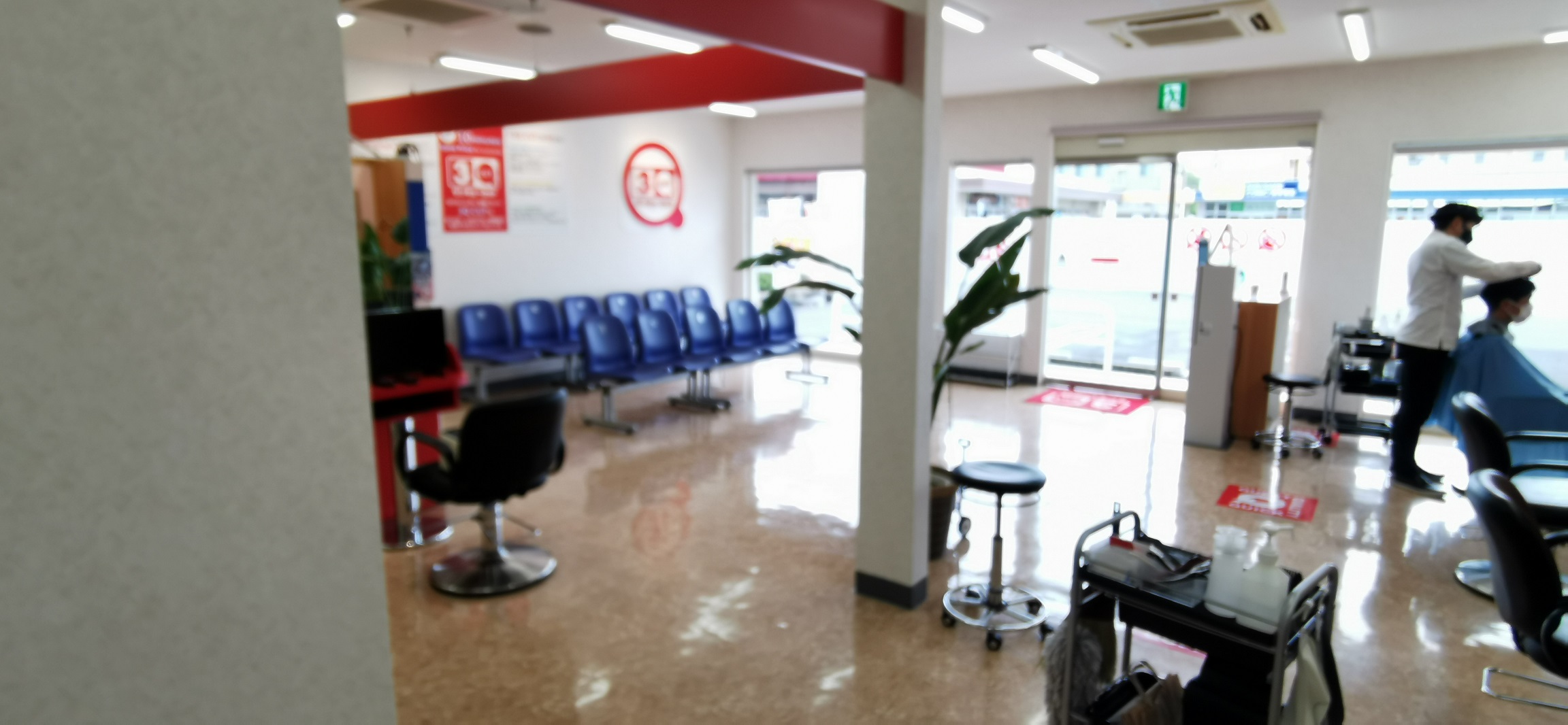 【通谷駅】≪月給26万円スタート・残業ほぼなし・ノルマなし・社保完備・ブランクありもOK・WワークOK≫パート・アルバイトも歓迎！手荒れ・腰痛に悩んでいる方必見！！カットのみの業務なので今までの経験を活かすことが可能！！プライベート・お仕事を充実したい方にオススメのカット専門店「サンキューカット なかま店（サンキューカットナカマテン）」からスタイリスト（美容師・理容師）の求人★☆