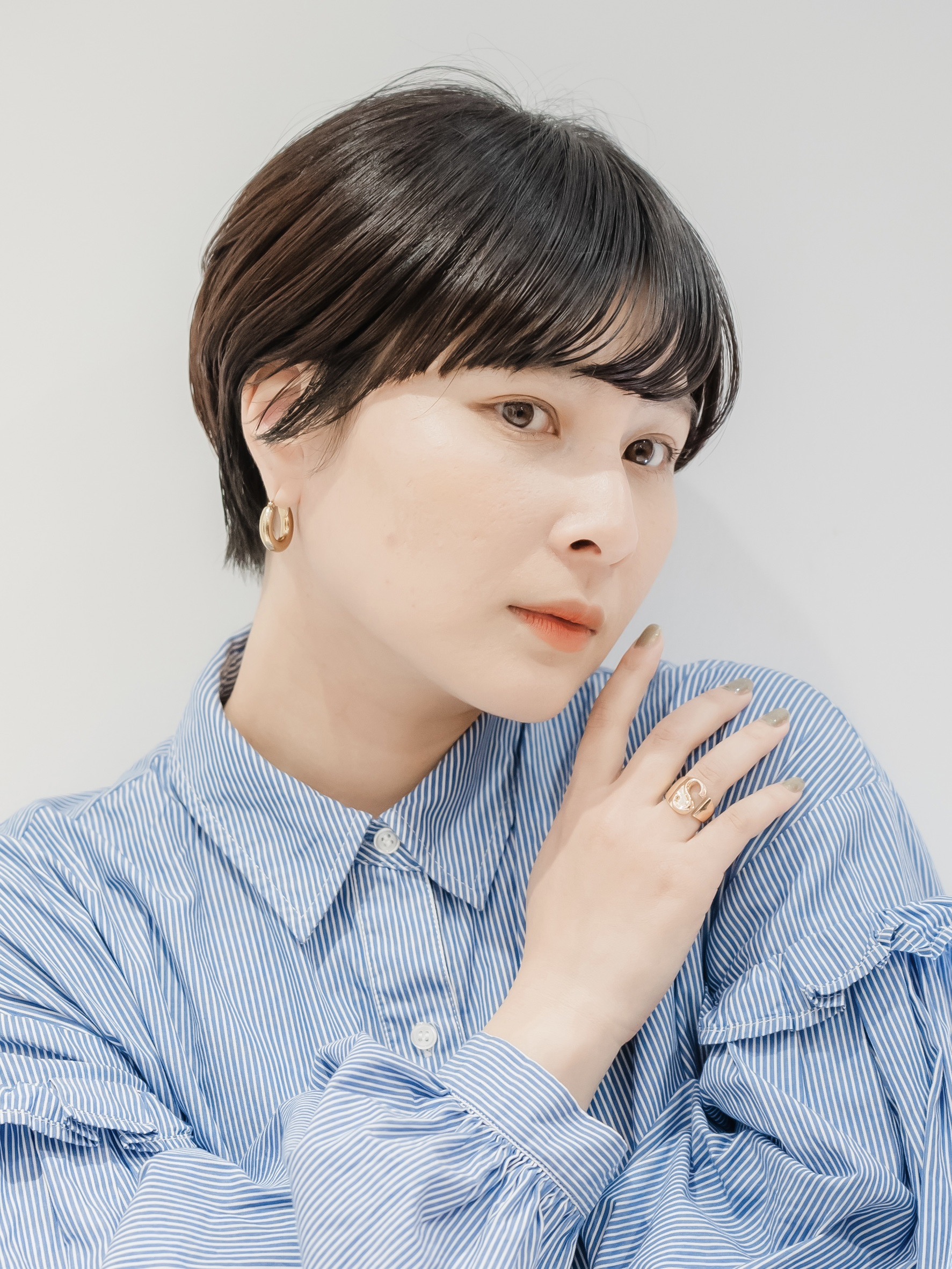 【元町】≪社会保険完備≫≪完全週休2日≫≪20時までに退勤OK≫≪営業中レッスンOK≫オーナーによるマンツーマン指導のため、最短2年でデビュー可能!高単価サロン「re view(リビュー)」からアシスタント(美容師)の求人☆★