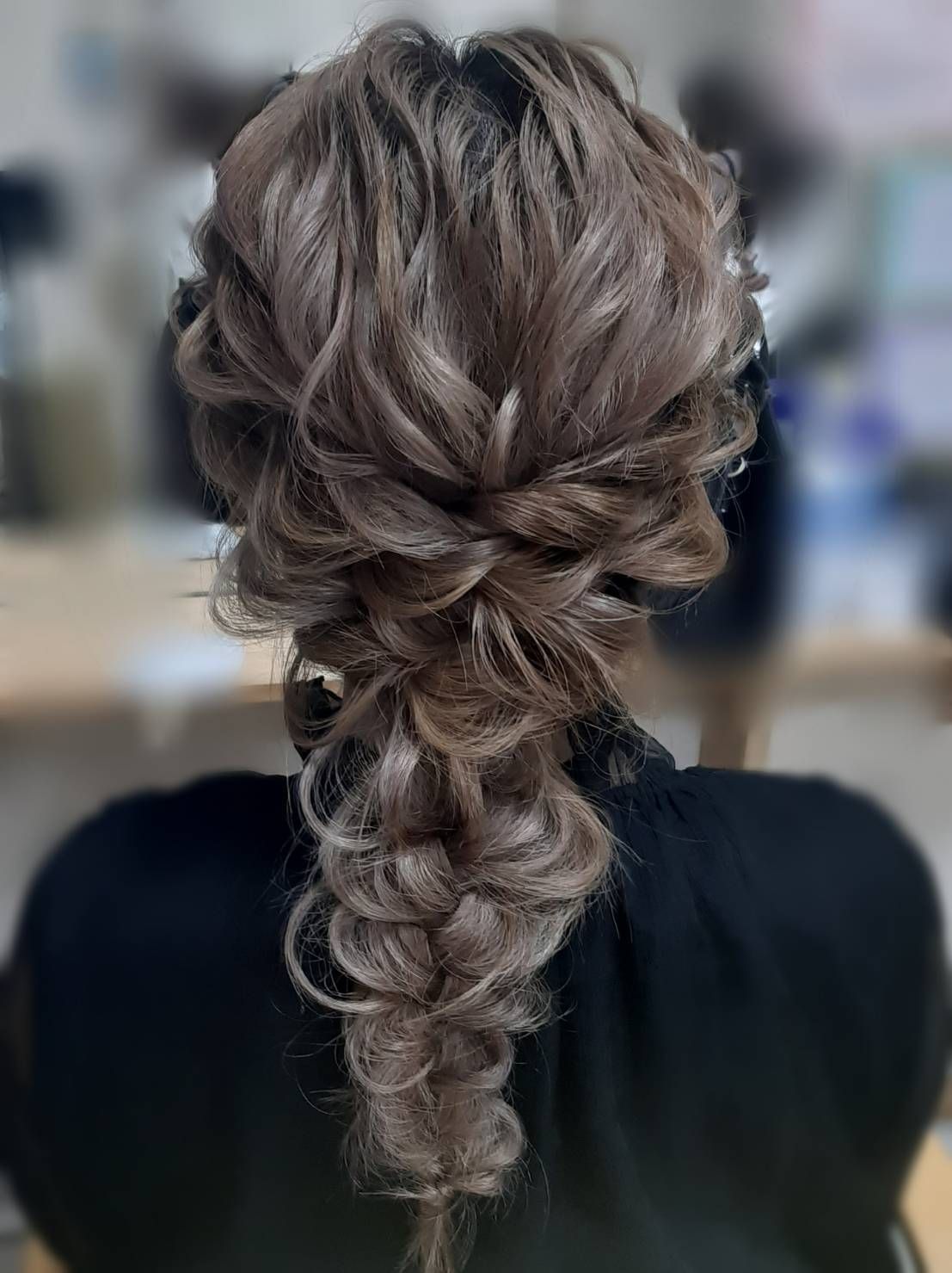 【心斎橋】未経験OK！！入社1年で総支給27万円以上の実績あり！！≪日祝定休≫≪週4日～相談OK≫≪指名料全額バック≫頑張った分だけお給料に反映！！働きやすさ抜群！！ヘアセットに興味がある方大歓迎！！是非あなたの最後のお店にしませんか？「DA Gold（ダ ゴールド）」からセットスタッフ（美容師）の求人★☆