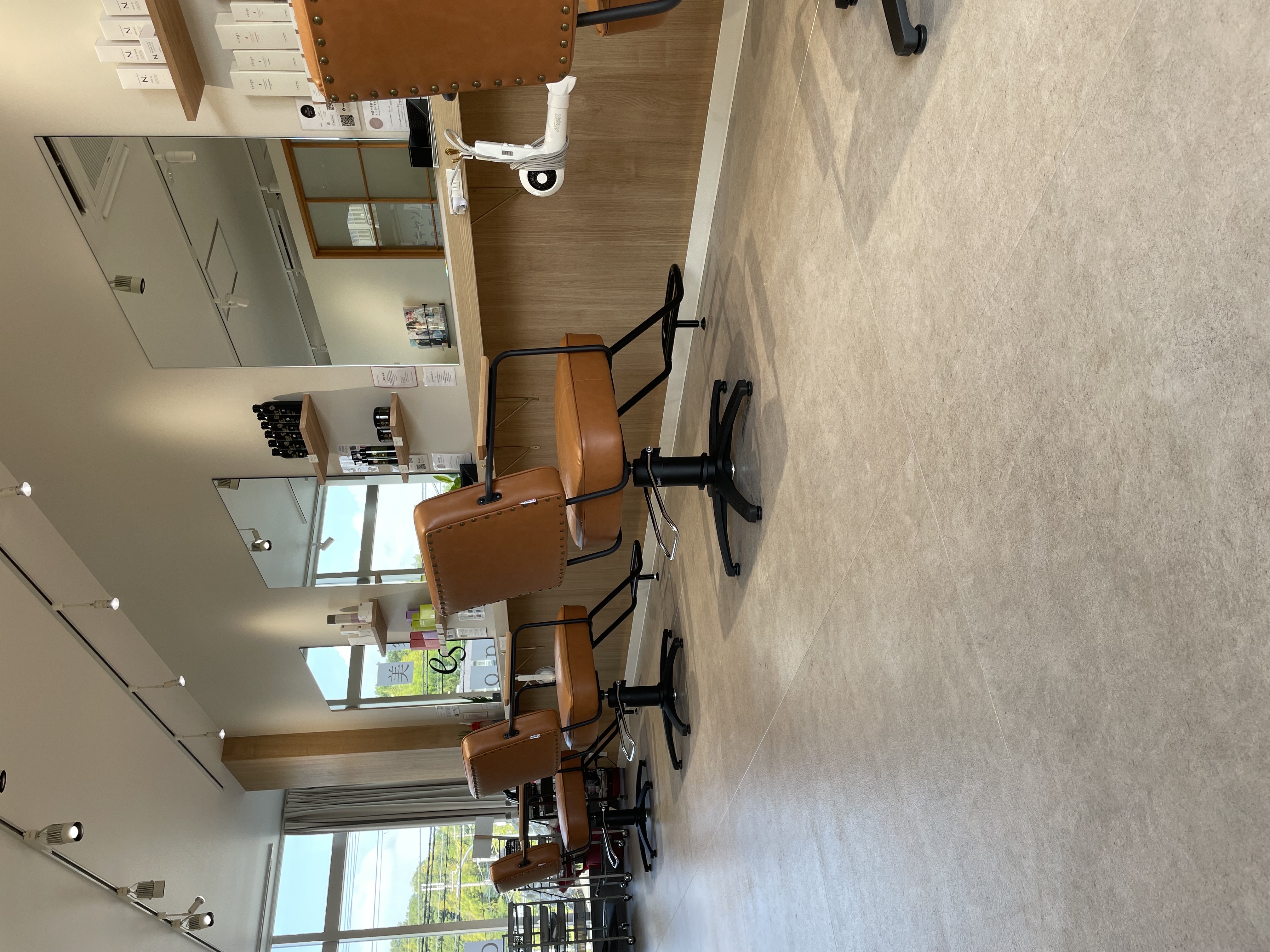 【同志社前】美容師とアイリストを兼任できるアットホームサロン≪毎週日祝休み≫≪完全週休二日制≫≪社会保険完備≫お客様、スタッフ共に居心地の良い環境を作っております！女性でも長い目働けるヘアサロン「esbyrush（エスバイラッシュ）」からアイリスト（まつげパーマ）の求人☆★