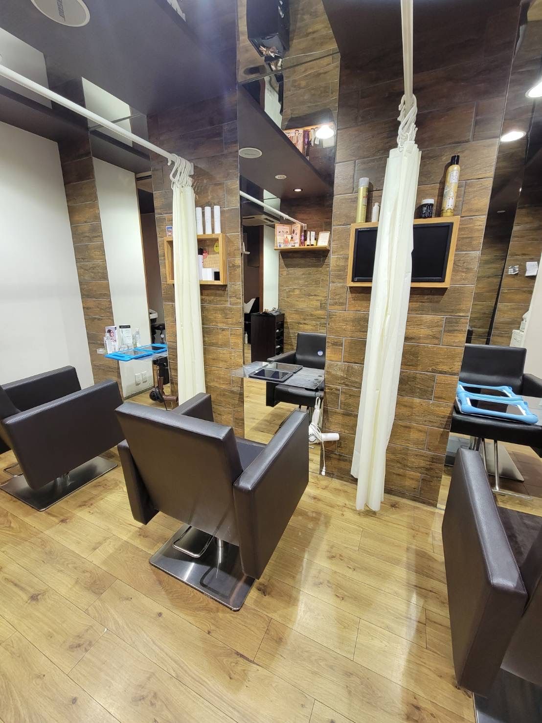 【南草津】≪月給21万円〜≫≪2年以内にデビュー可能≫≪営業中レッスンOK≫≪20時までに退勤可能≫土日休みも月に1回までOK！地域密着型のアットホームサロンでノビノビ働ける！「想オブヘアー（ソウオブヘアー）」からアシスタント（美容師）の求人★☆