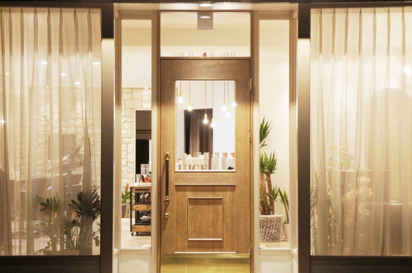 【田代外町】≪完全週休2日制・高月給スタート・社会保険完備≫トレンド感あるカラーが大人気！！自分のペースでスタイリストデビューが目指せるヘアサロン「Luce hair make（ルーチェヘアメイク）」からアシスタント（美容師）の求人☆☆