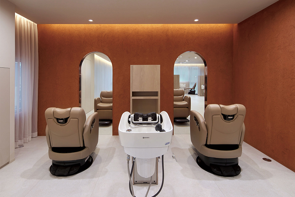 【なんば】≪産休育休実績ありで女性が働きやすい環境≫≪正社員と業務委託を選択OK≫≪マンツーマン&高単価≫≪全席個室&最新設備≫デザインカラーも髪質改善メニューも展開しお客様に居心地の良いサロンを作り上げます！「THINK SHOP なんば店（シンクショップナンバテン）」からスタイリスト（美容師）の求人☆★