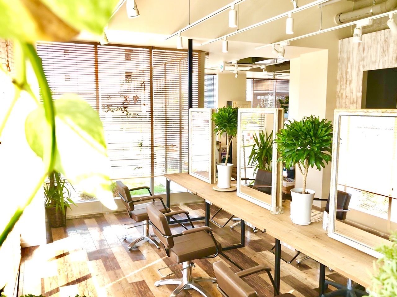 【流山おおたかの森】◆住宅手当あり・休日数の選択可能・有給休暇あり・社会保険完備◆入客量が多く、売上もしっかり歩合としてお給料に還元します！自分の希望の働き方が出来る会社です！GOOD NEIGHBORS 流山おおたかの森店（グッドネイバーズナガレヤマオオタカノモリテン）からスタイリスト（美容師）の求人★☆