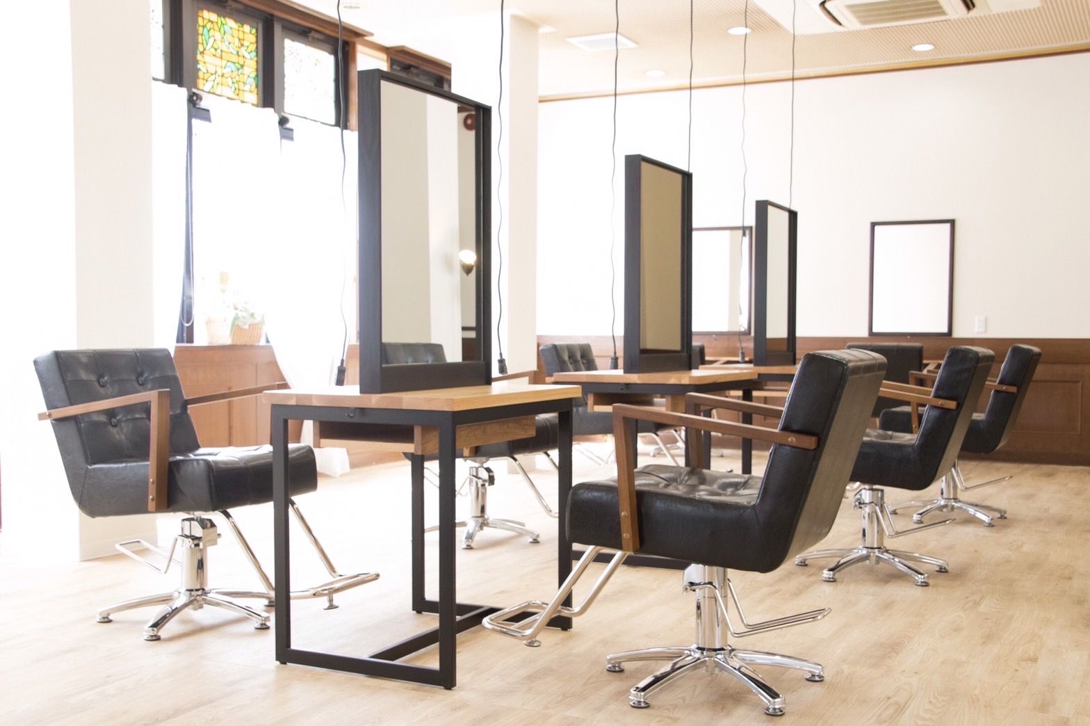 【桂】≪フリー指名に50〜65%還元≫≪2ヶ月間30万円保障あり≫≪自由出勤≫入客チャンスあり!ガッツリ稼ぎたい方もプライベート重視の方もどちらにもオススメ!自分のライフバランスに合わせることができるサロン!「e-style 桂店(イースタイルカツラテン)」よりスタイリスト(美容師)の求人☆★