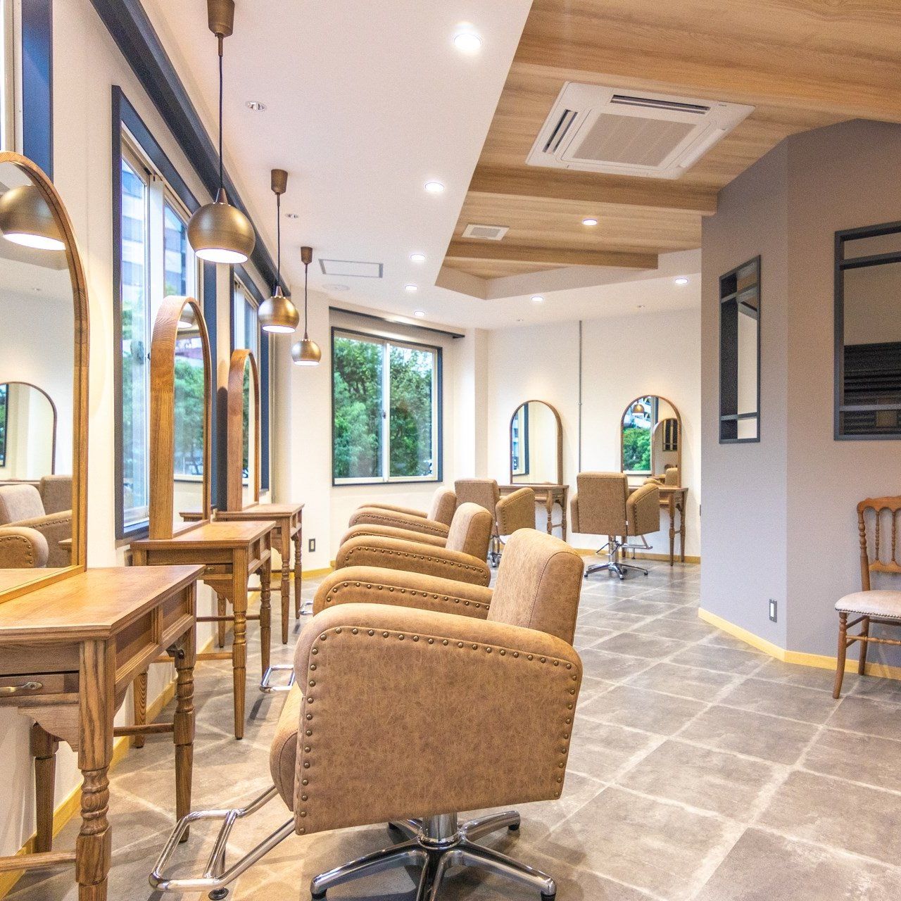 【佐賀駅】≪月休8日・社会保険完備・保育園の利用OK≫一社で長くお仕事頑張りたい方にオススメ!!多種歩合もあり安定して高収入を目指せるトータルビューティーヘアサロン「Cobalt(コバルト)」からスタイリスト(美容師)の求人☆★