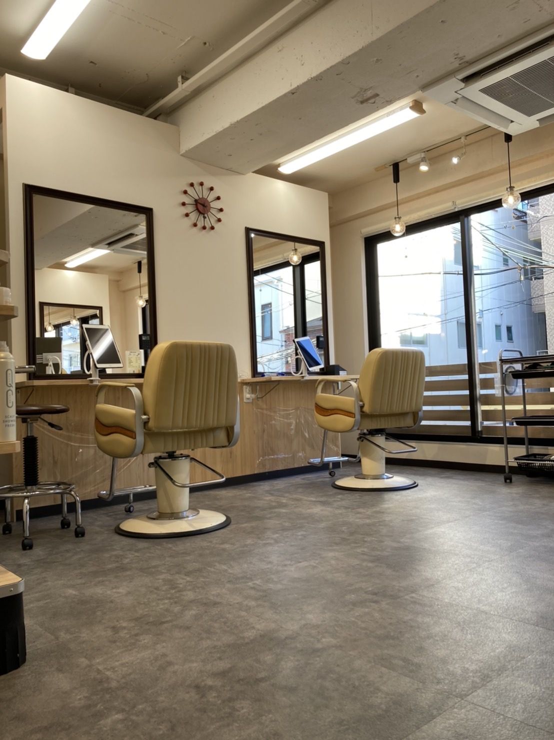 【王子公園】≪日曜定休あり≫≪月6日休みは月給27万円〜！月8日休みは月給25万円〜！≫≪社会保険完備≫≪19時退勤可能！≫正社員は土日休みを年間最大9日まで取得OK！パートの方は制限なし！プライベートも充実させながら楽しくお仕事ができるサロン「Sopra（ソプラ）」からスタイリスト（美容師）の求人☆★