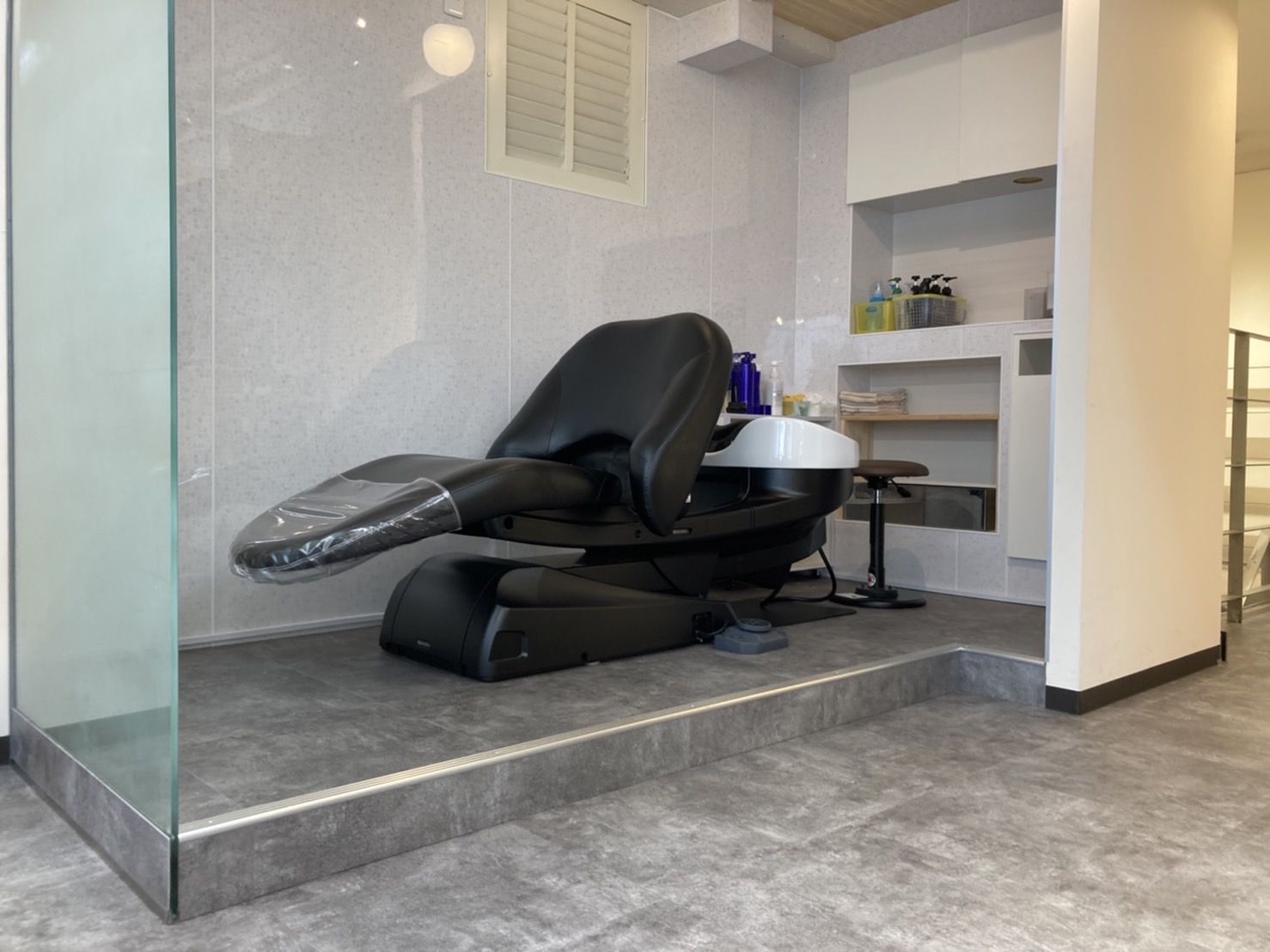 【王子公園】≪日曜定休あり≫≪月6日休みは月給27万円〜！月8日休みは月給25万円〜！≫≪社会保険完備≫≪19時退勤可能！≫正社員は土日休みを年間最大9日まで取得OK！パートの方は制限なし！プライベートも充実させながら楽しくお仕事ができるサロン「Sopra（ソプラ）」からスタイリスト（美容師）の求人☆★