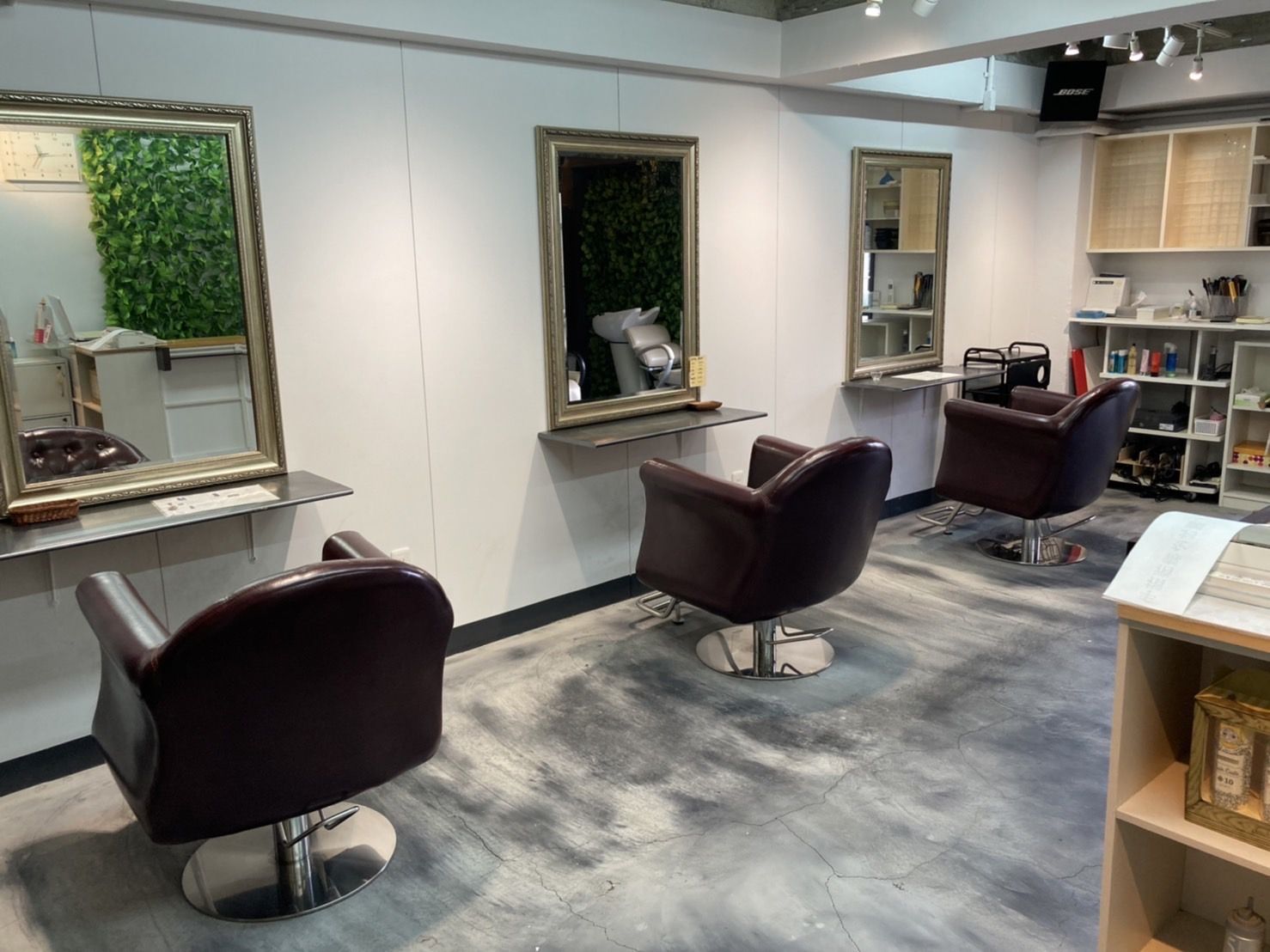 【王子公園】≪日曜定休あり≫≪19時退勤可能!≫≪月6日休みは月給27万円〜!月8日休みは月給25万円〜!≫≪社会保険完備≫正社員は土日休みを年間最大9日まで取得OK!パートの方は制限なし!プライベートも充実させながら楽しくお仕事ができる!「Prosperity(プラスペリティ)」からスタイリスト(美容師)の求人☆★