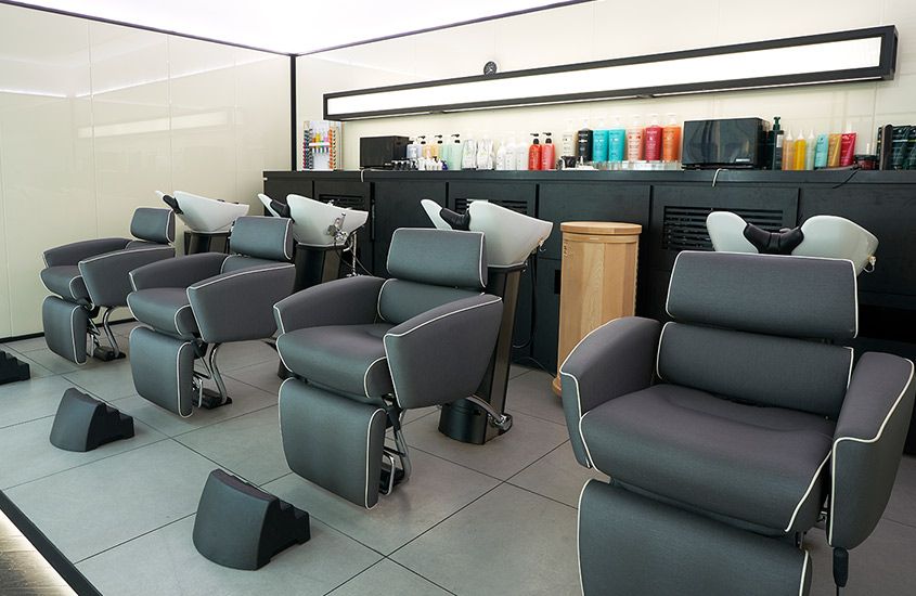 【梅田】≪完全週休2日制≫≪実働8時間≫≪社会保険完備≫憧れのブライダル業界で働ける!!美容室でのサロンワーク、ブライダルのヘアメイクでも勤務出来る体制です!!「MAISON DE COMTESSE 大丸梅田(メゾンドゥコンテスダイマルウメダ)」からスタイリスト(美容師)の求人☆☆