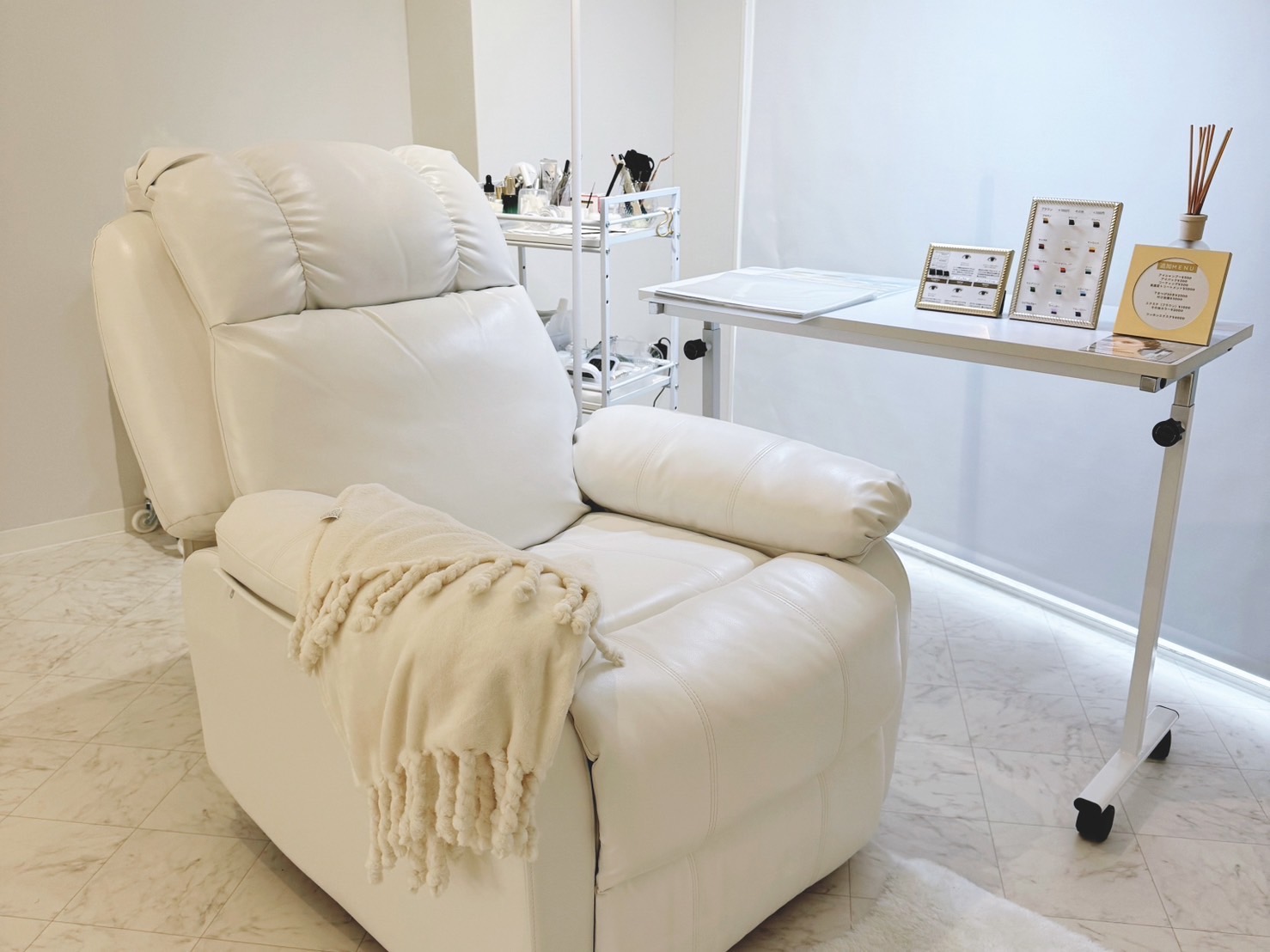 【南千里】≪正社員、委託、パート選択可能≫≪完全週休2日制≫≪社会保険完備≫≪入客チャンス大≫フリースタイルな働き方が可能です！新規のお客様をどんどん任せてもらえるのでしっかり稼ぎたい方にオススメ！未経験の方も大歓迎！安心の研修体制があります。「eyelash & nail Nil（アイラッシュアンドネイルニル）」からアイリスト（まつげエクステ・まつげパーマ）の求人☆☆