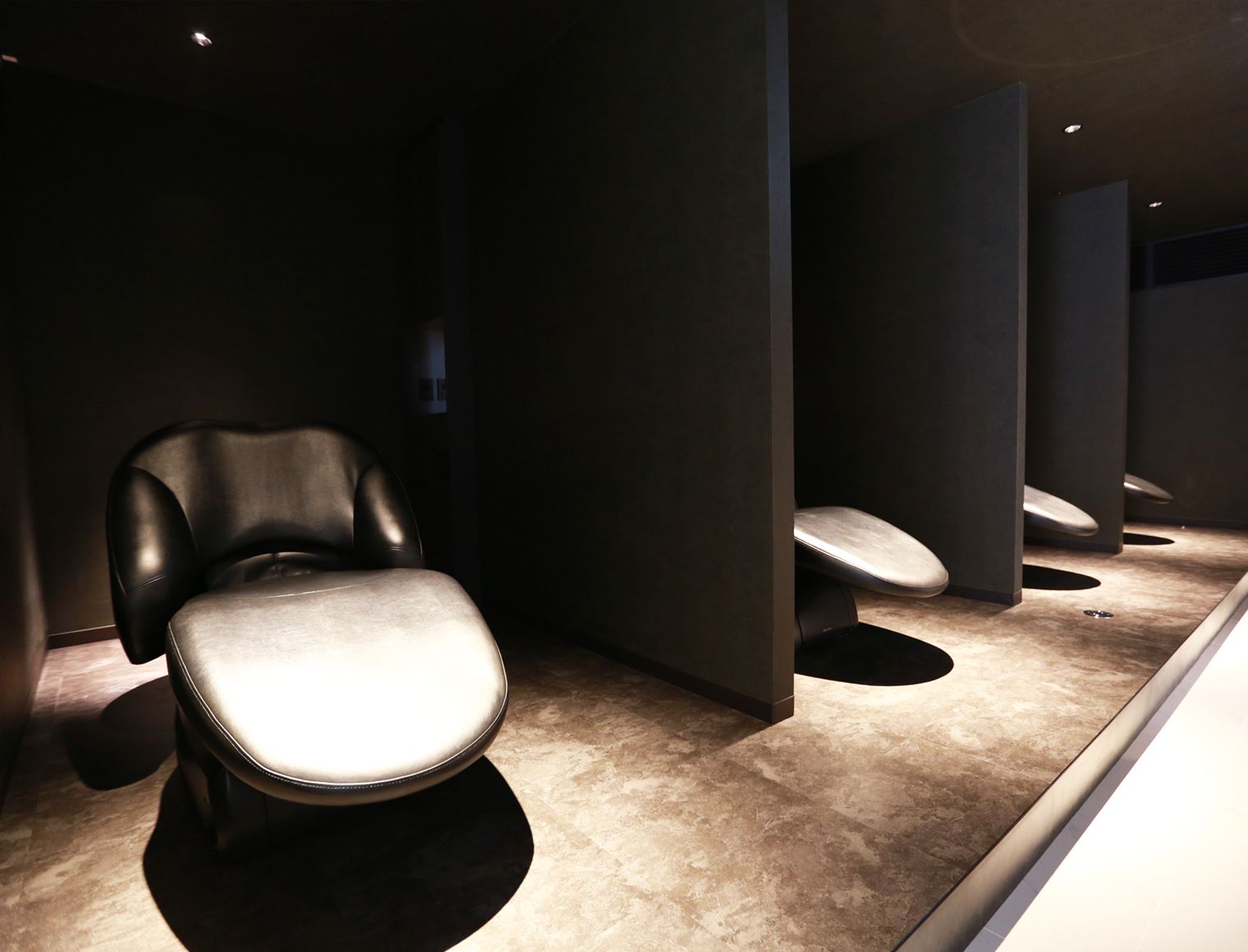 【甲子園】≪月給25万円〜≫≪有給休暇あり≫≪完全週休2日≫≪社会保険完備≫目指すは生産性150万円！実際にデビューして1年以内に100万円超のプレイヤーになれる、そんな教育体制があります！スタッフさんに、お客様に学んで成長できるサロン「GOLD（ゴールド）」からアシスタント（美容師）の求人★☆