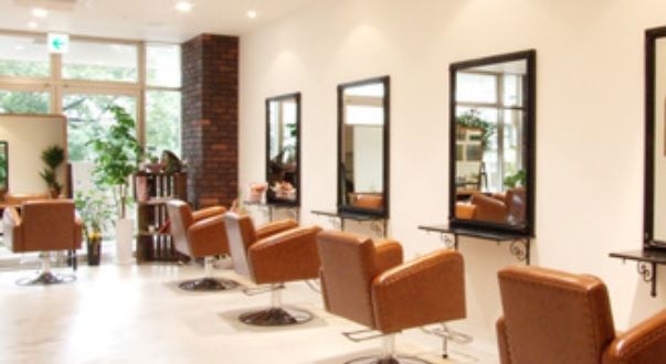 【今泉】≪選べる働き方・保育士在中・託児所あり≫働くママさんパパさんを応援、休日日数選択OK！！提携保育園に入園も可能！！お客様を大切にしている託児付きヘアサロン「Vicolo HAIR GARDEN（ヴィコロヘアガーデン）」からスタイリスト（美容師）の求人☆★☆