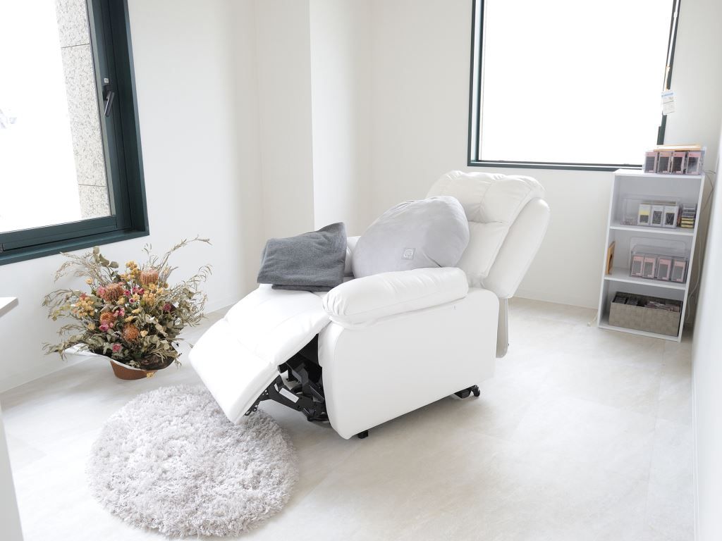 【元町】≪未経験OK≫≪社会保険完備≫≪土日休みの取得可能≫女性ならではのライフスタイル変化に合わせて、雇用形態を様々用意！トータルビューティーサロン「HaRaDa（ハラダ）」からネイリスト（ネイル）の求人☆☆