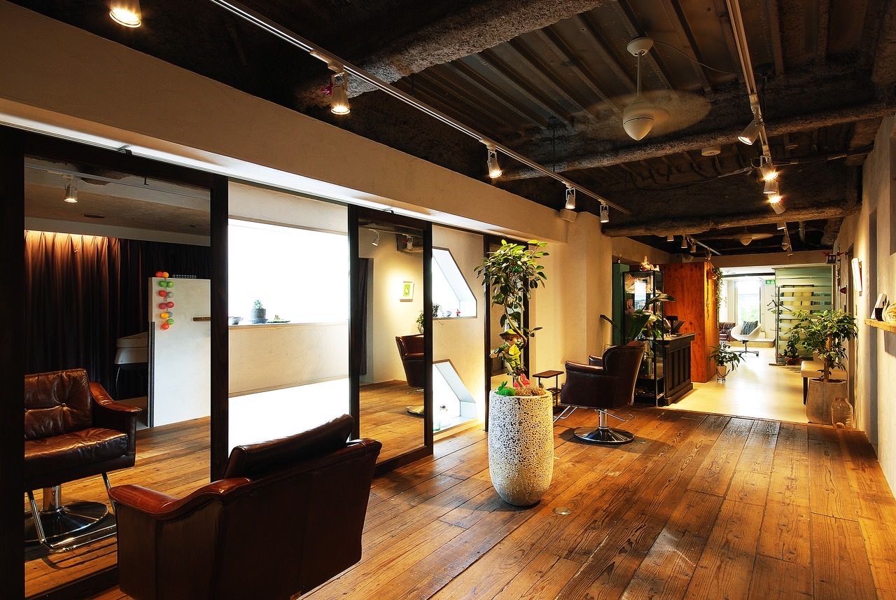 【北浜】≪月給24万円〜≫≪社会保険完備≫≪カットカラーは2〜2時間半時枠で施術≫客単価1万円以上の高単価サロン！業務委託、正社員、パートの働き方を選べる！マンツーマンで施術可能！「re:cloud（リクラウド）」よりスタイリスト（美容師）の求人☆★