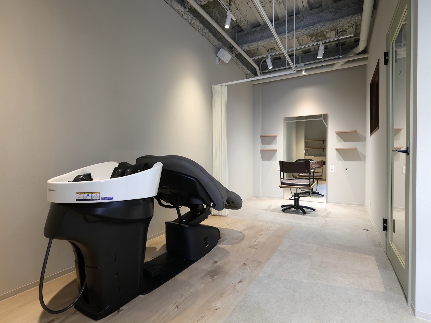 【横堤】≪3か月以上の勤務で就職お祝金10万円支給あり≫≪社会保険完備の日祝定休≫≪企業型iDeCoへ加入できる！≫有休消化推奨サロンで、平日18時CLOSEなのでプライベートも充実！女性が長く働いていけるサロンです！「19（ジューク）」からスタイリスト（美容師）の求人☆☆