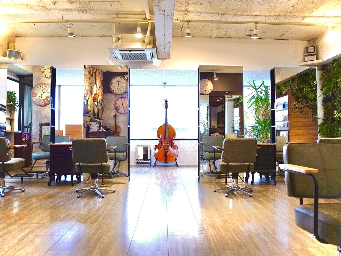 【烏丸】≪月8日休み≫≪土日休み可能≫≪社会保険完備≫≪有給休暇あり≫商材が豊富なため客単価も上げやすい！頑張った分はお給与にしっかり還元してもらえるサロン！平均退社時間20時！美容マニアが集うサロン！「independence（インデペンデンス）」よりスタイリスト（美容師）の求人☆★