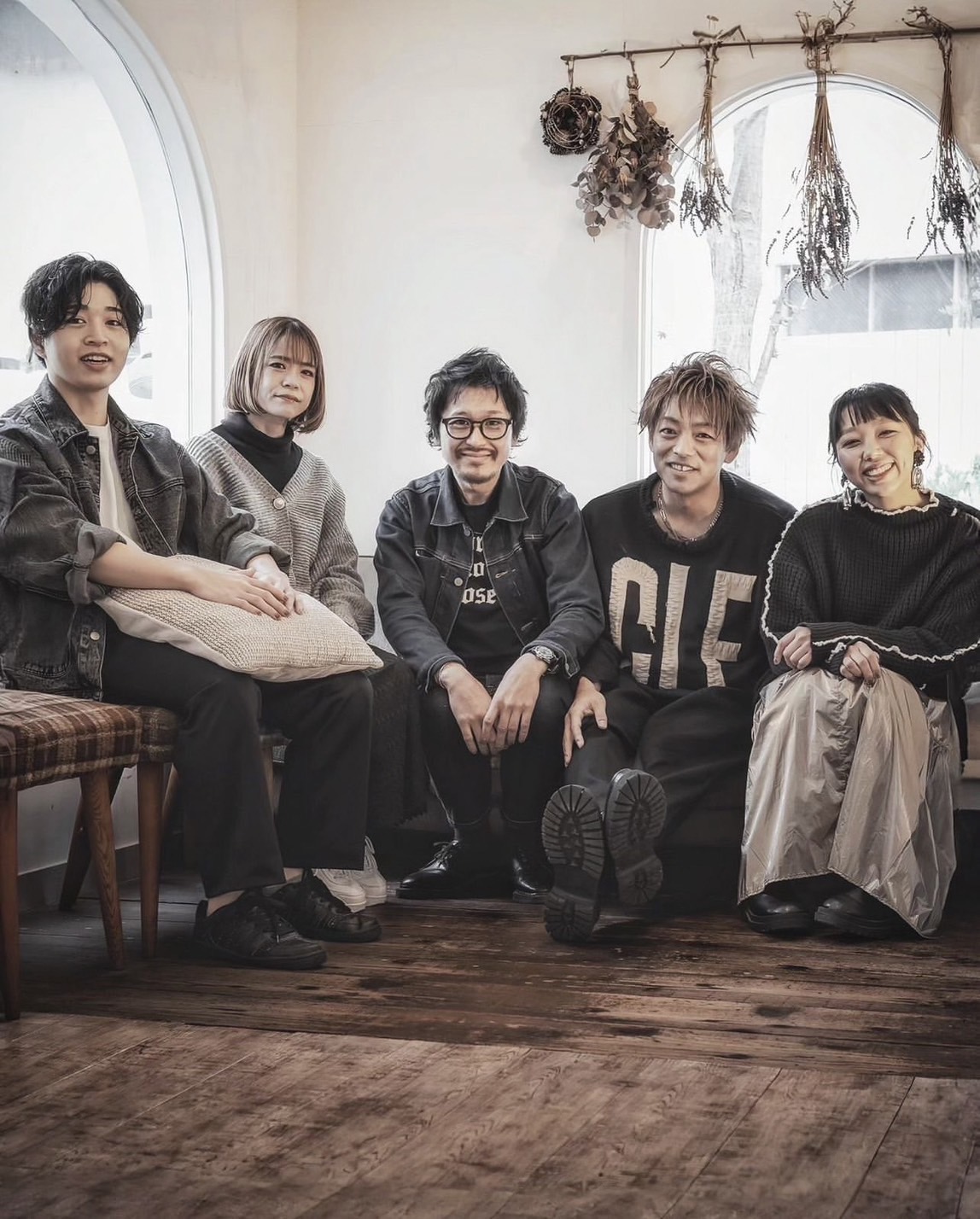 【八日市】≪滋賀県東近江市美容師求人≫■フルタイムスタイリト募集中！半年間最低保証給料33〜36万円■短時間固定勤務パートスタイリスト朝～夕方の勤務時間を選べます！お給料17.5万〜26万！！（家庭都合休OK！！）「ecco fleur（エコーフルール）」よりスタイリスト（美容師）の求人☆★