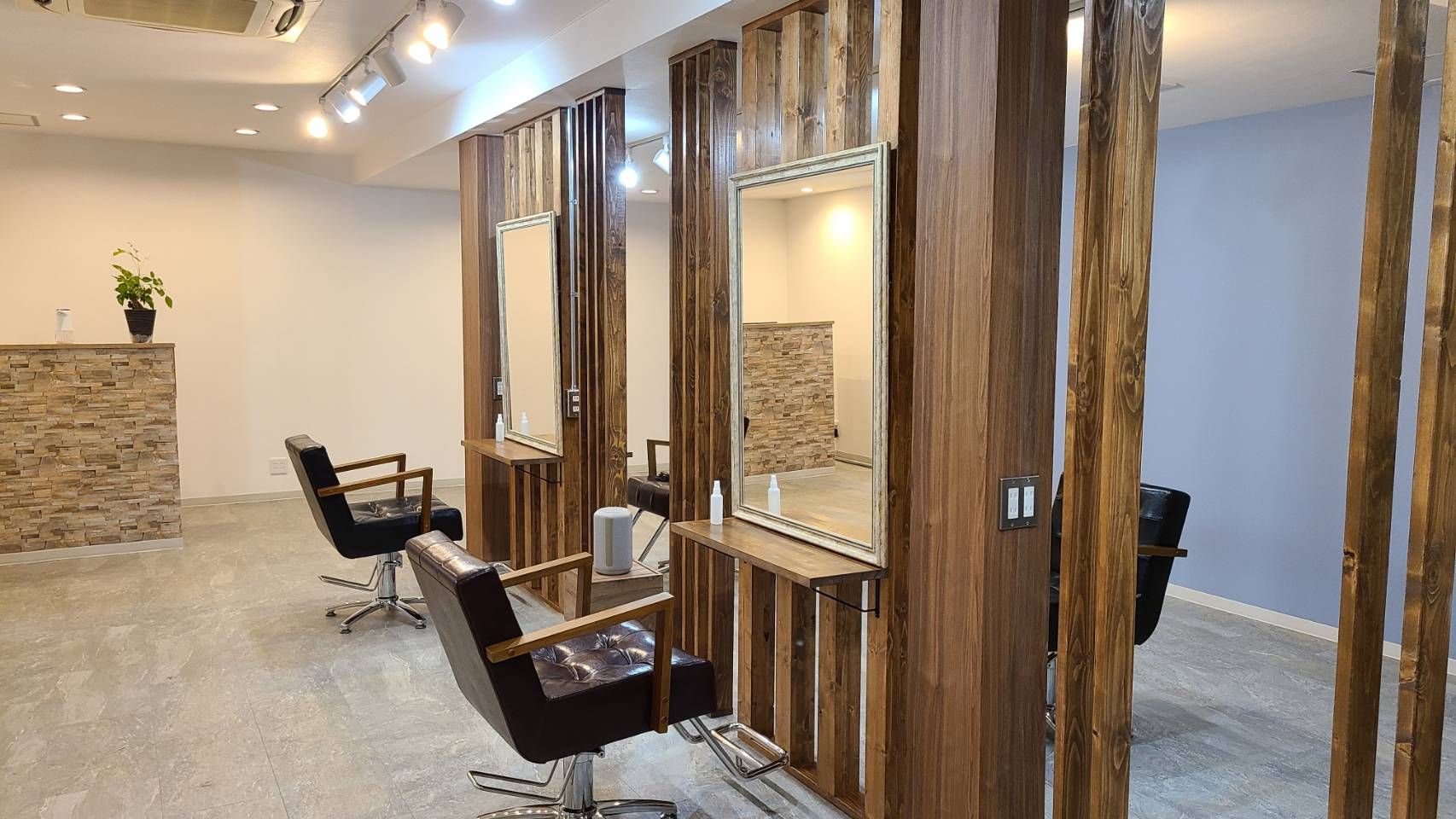 【茨木市駅】≪女性活躍サロン≫≪業務委託or正社員orパート・アルバイトから選べる雇用形態≫≪自由な働き方＆ライフプランに応じた勤務が可能≫女性スタイリストが多く主婦さんも相談OK！まだキャリアの浅い方も相談OK！集客バツグン＆お客様一人ひとりを大切にできる「hair ROSSO（へアーロッソ）」からスタイリスト（美容師）の求人☆★