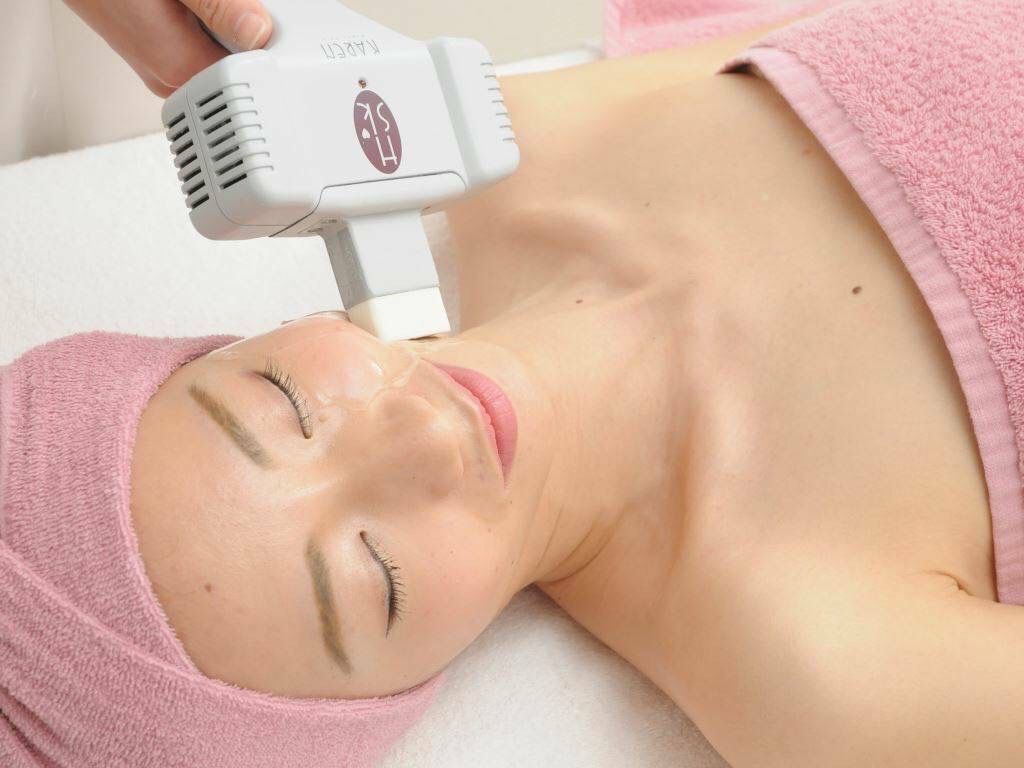 【福島駅】≪社会保険完備≫≪完全週休2日≫≪実働8時間＋休憩1時間≫脱毛が人気のトータルエステサロン！お休み豊富でプライベートも充実できる「フェミニンエステティック 大阪福島店（フェミニンエステティックオオサカフクシマテン）」よりエステティシャンの求人★☆★