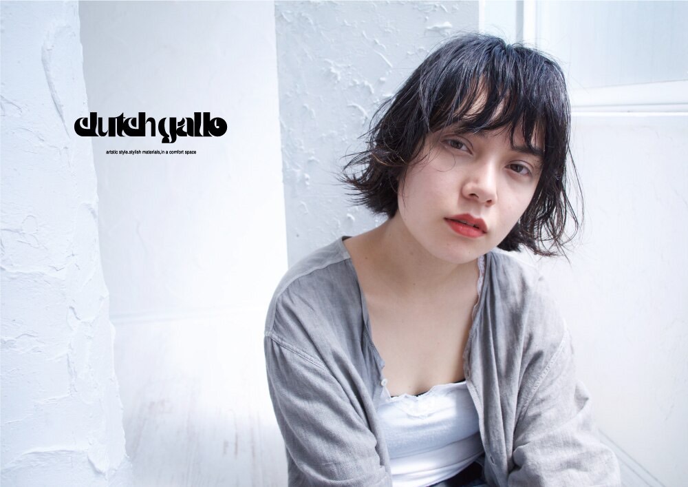 【河内小阪】≪日月休みor月火休みで選べる≫≪月給22万円～≫≪完全週休2日制≫≪社会保険完備≫駅前すぐのデザイナーズサロン☆アンティークな小物やオーダーメイド家具などでデザインされたお洒落空間です☆早期デビューが可能なカリキュラムがあり、美容師としてはもちろん、人としても成長できる環境！「clutch gallo（クラッチギャロ）」からアシスタント（美容師）の求人☆☆