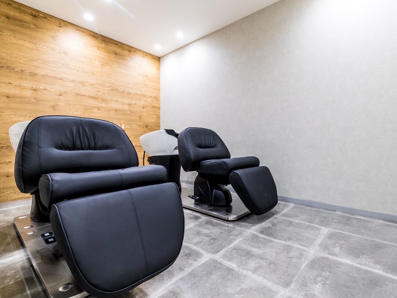 【鴻池新田】≪月給20万円≫≪月8日休み≫≪社会保険完備≫頑張り次第で最短1年半でデビュー可能！営業時間内レッスンもOK！小規模のアットホームサロン！「HerMee.（ハーミー）」よりアシスタント（美容師）の求人☆★