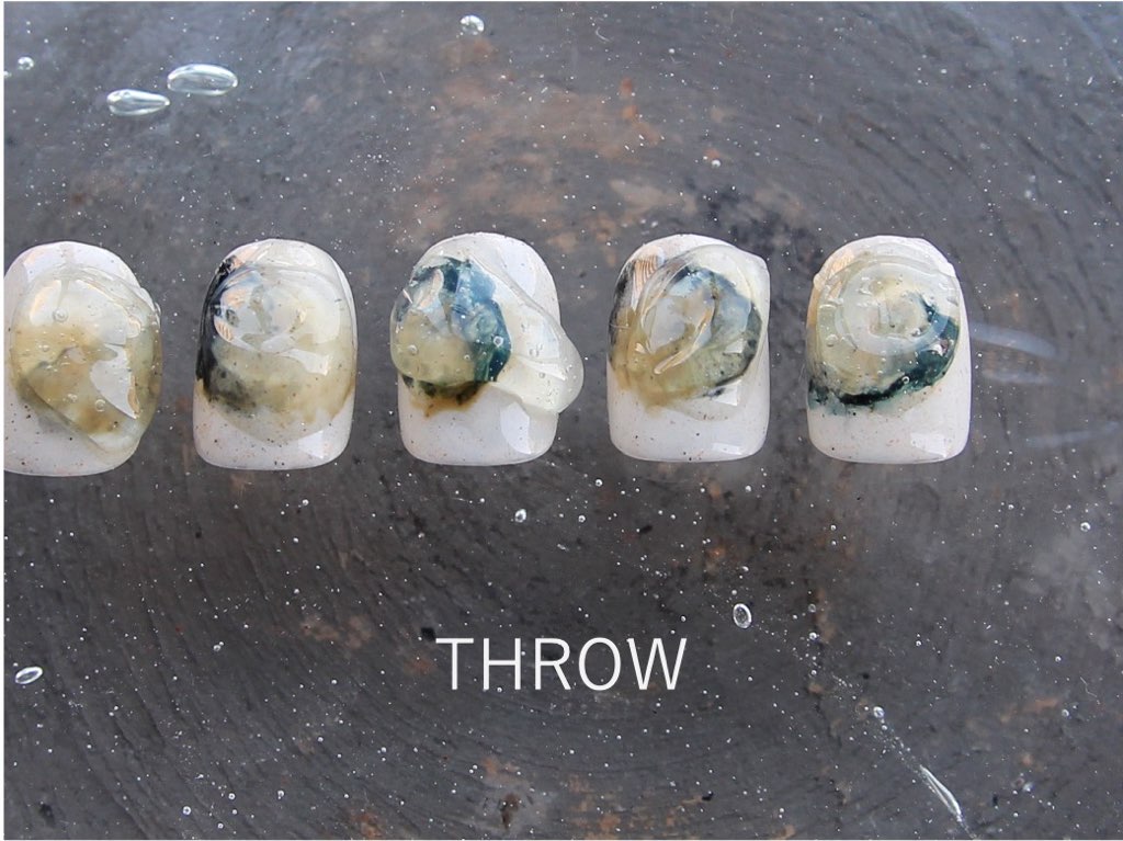 【梅田】ニュアンスネイルが人気なサロン！≪19時までの営業≫≪月8日休み≫≪月給21万円～≫≪社会保険完備≫「THROW neuve（スロウヌーヴ）」からネイリスト（ネイル）の求人★★