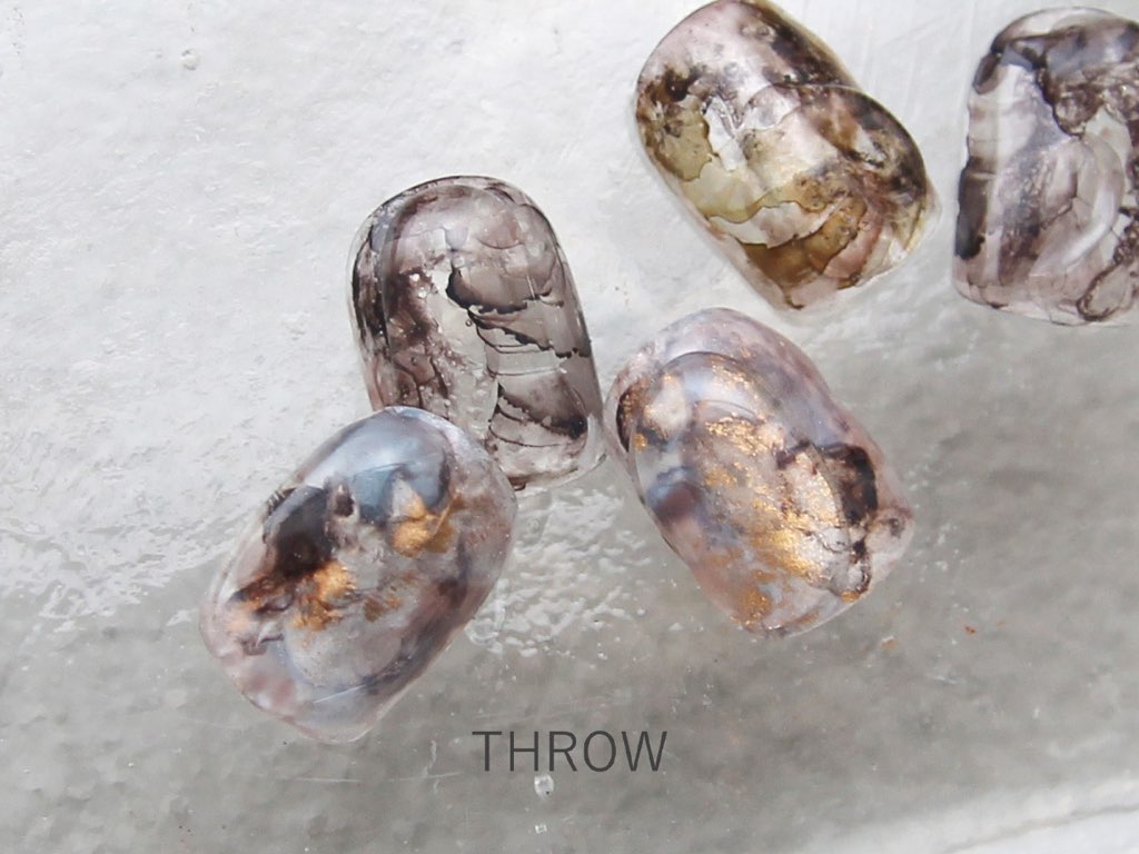 【梅田】ニュアンスネイルが人気なサロン！≪19時までの営業≫≪月8日休み≫≪月給21万円～≫≪社会保険完備≫「THROW neuve（スロウヌーヴ）」からネイリスト（ネイル）の求人★★