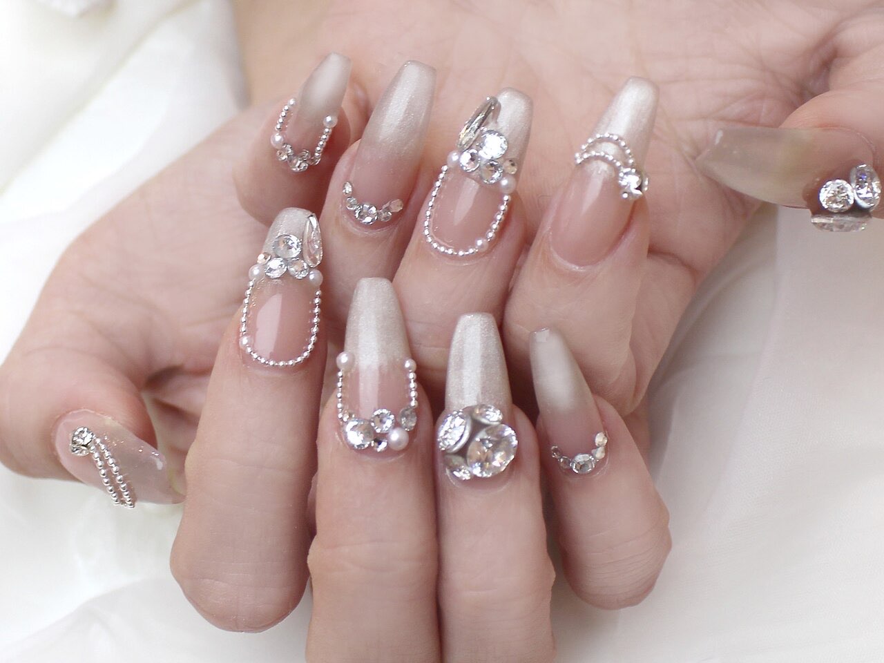 【伏見桃山】≪月8日休み≫≪月給21万円～≫≪18時までの営業≫≪社会保険完備≫女性の働きやすさを一番に考えた地域密着型サロン！からネイリスト（ネイル）の求人★☆★