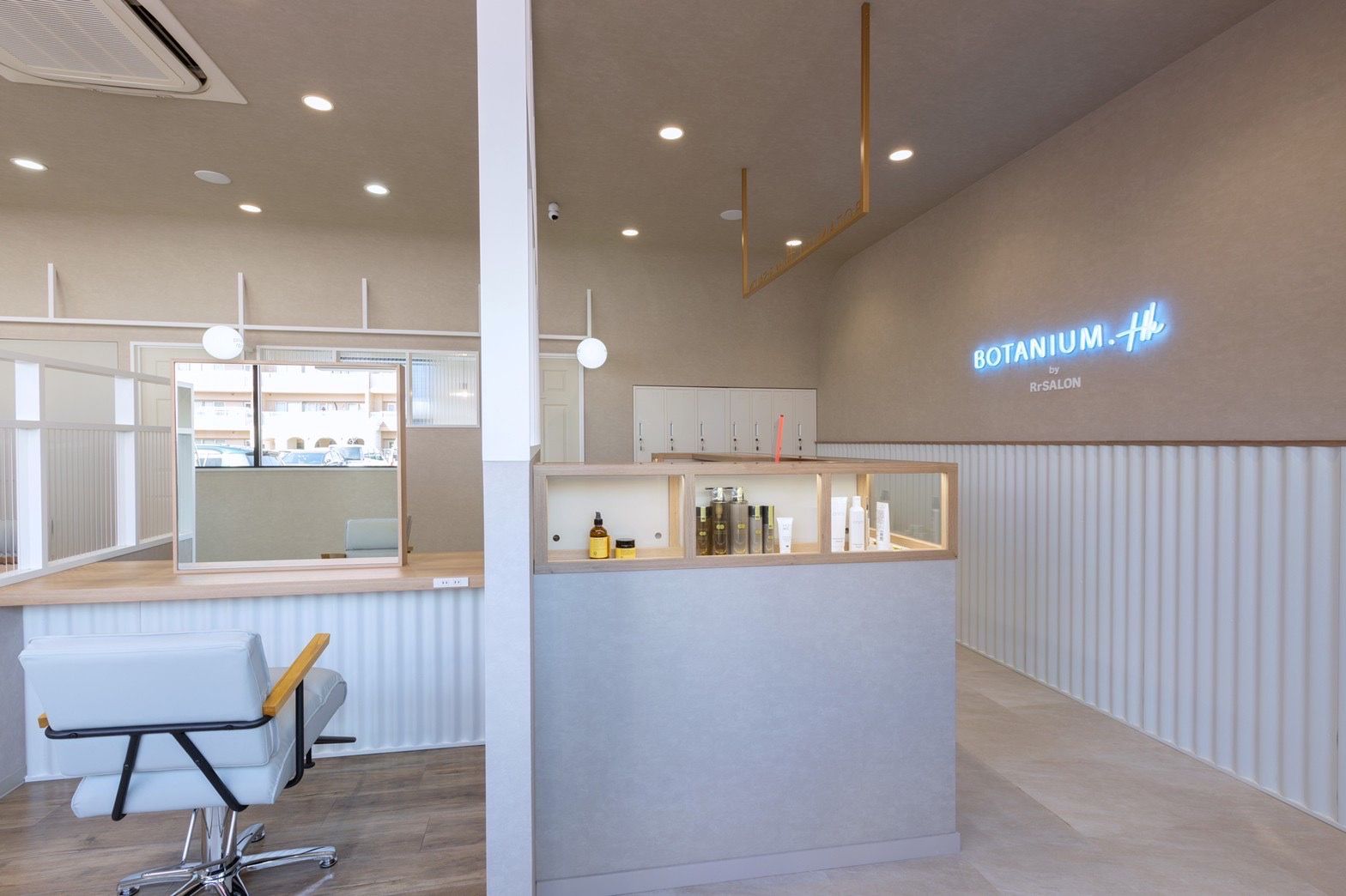 【東刈谷】◆月最大40万円保証あり・土日休み可能◆TVやSNSでも話題のオリジナルトリートメントが人気！平均12000〜15000円の単価で無理な入客をしなくても稼げるサロンです！美容師としての価値を高めていきたいならココ！「BOTANIUM.Hk by Rr SALON 東刈谷（ボタニウムドットハイクバイアールサロン）」からスタイリスト（美容師）の求人★☆