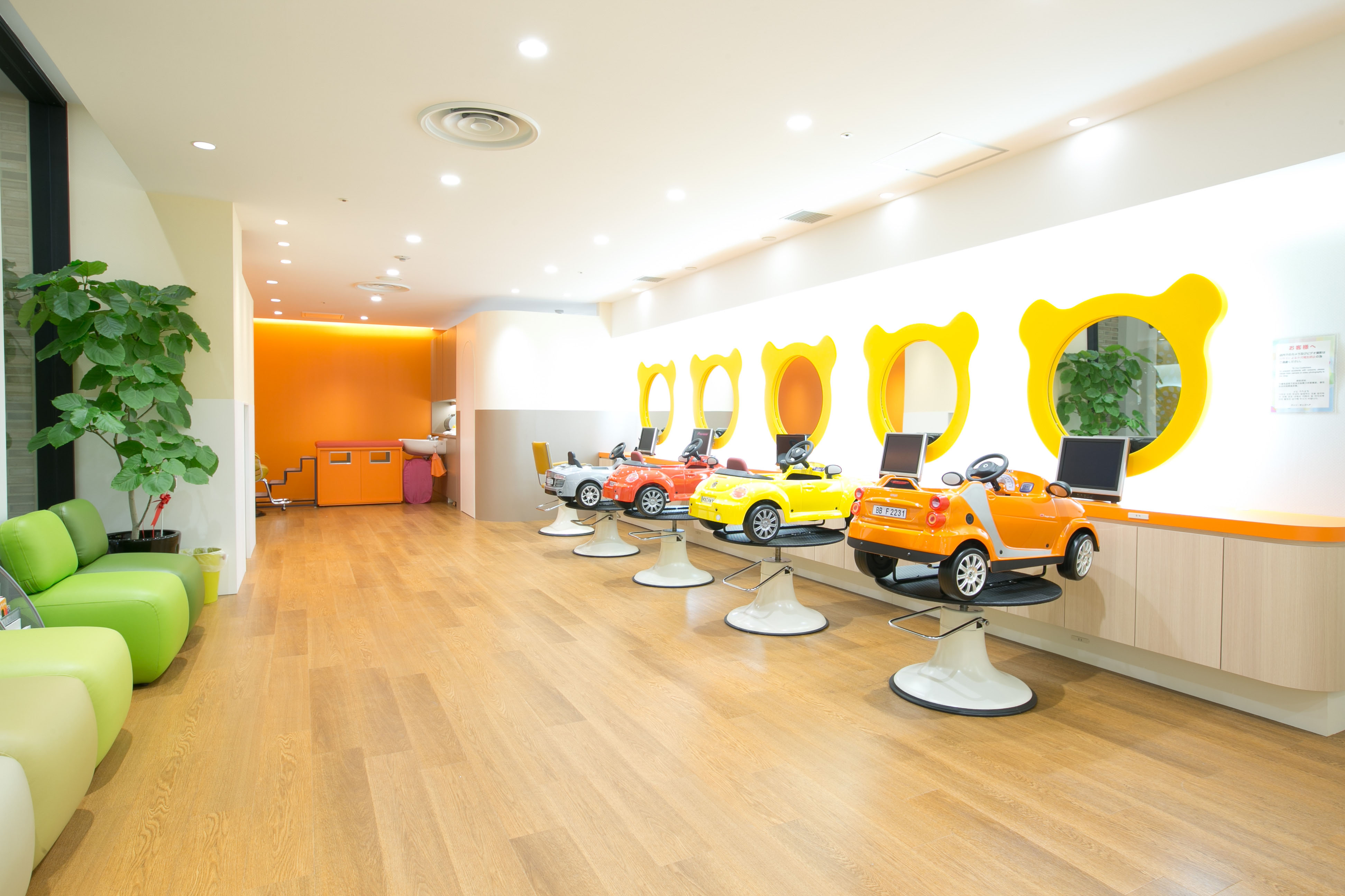 【天王寺】≪産休育休実績あり≫≪社会保険完備≫≪月8日休み≫正社員・パートから選択OKなので、ママさんでも働きやすさバツグン!お子様を対象としたヘアサロン「ZUSSO KID’Sあべの店(ズッソキッズアベノテン)」からスタイリスト(美容師)の求人☆★