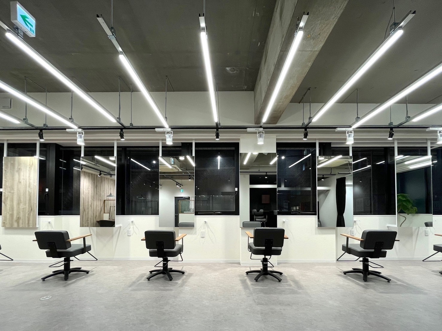 【西宮北口】≪貴方はいつまで低単価・長時間労働で頑張れますか？≫≪正社員は最低保障給23万円！≫≪委託は最低保障給月25万円≫≪土日休みOK≫≪夏季冬季・有給休暇あり≫ダメージレスなハイトーンカラーが人気！「innocence（イノセンス）」からスタイリスト（美容師）の求人☆★