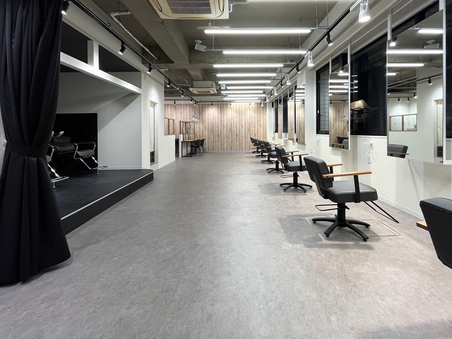 【西宮北口】≪貴方はいつまで低単価・長時間労働で頑張れますか？≫≪正社員は最低保障給23万円！≫≪委託は最低保障給月25万円≫≪土日休みOK≫≪夏季冬季・有給休暇あり≫ダメージレスなハイトーンカラーが人気！「innocence（イノセンス）」からスタイリスト（美容師）の求人☆★