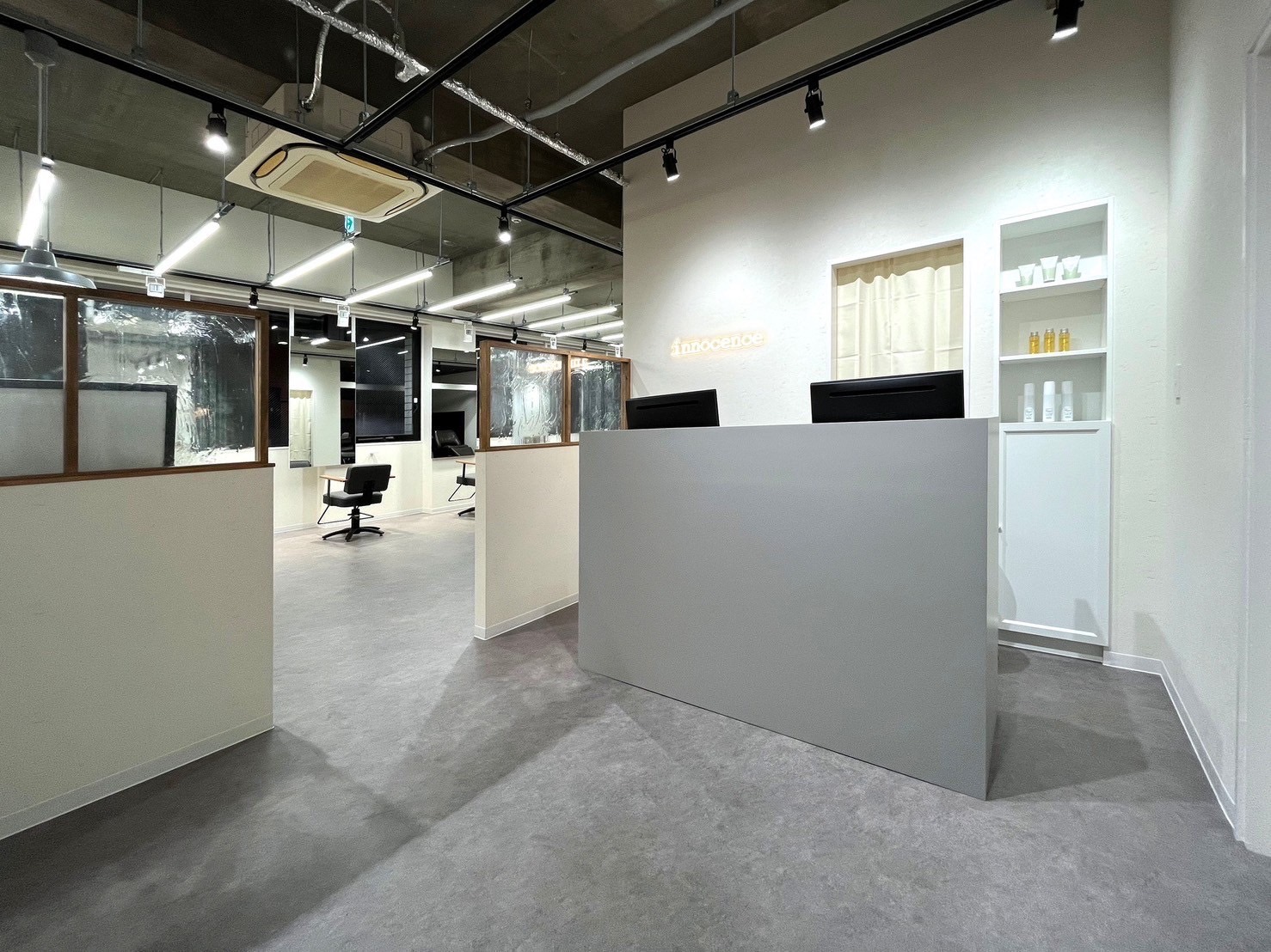 【西宮北口】≪貴方はいつまで低単価・長時間労働で頑張れますか ≫≪正社員は最低保障給23万円!≫≪社会保険完備≫≪毎月1回日曜休みOK≫≪夏季・年末年始休暇・有給休暇あり≫プライベートも充実させながら働ける!美容師と兼任希望の方は兼任OK!「innocence(イノセンス)」からアイリスト(アイデザイナー・まつ毛エクステ)の求人☆☆