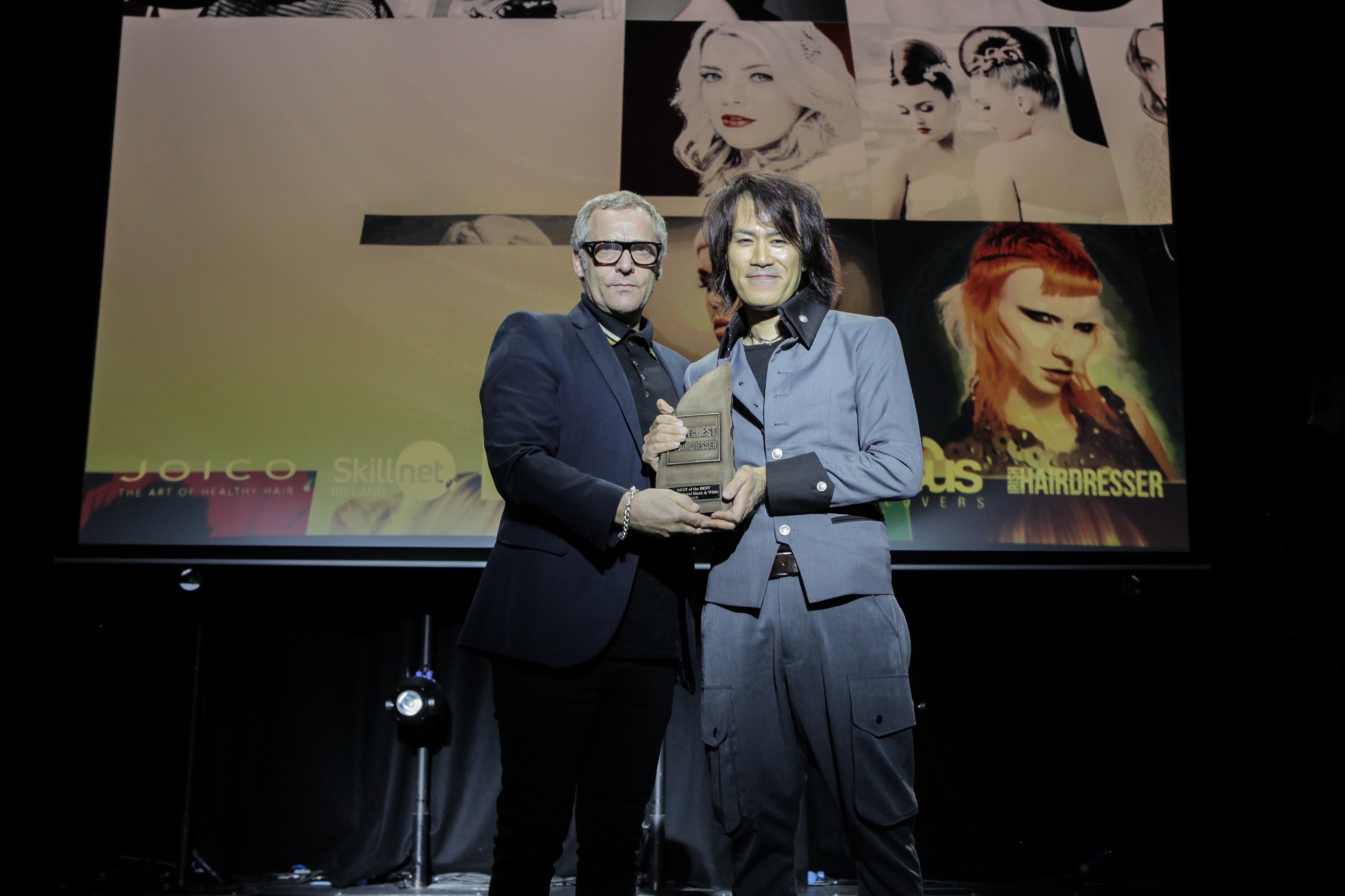 【飯塚駅】≪月休7日・社会保険完備・≫海外コンテストで度々優勝のオーナーから世界で通用する技術が学べます!!レベルの高い美容師を目指せるヘアサロン「FABRIC RED DOOR(ファブリックレッドドアー)」からアシスタント(美容師)の求人☆★☆