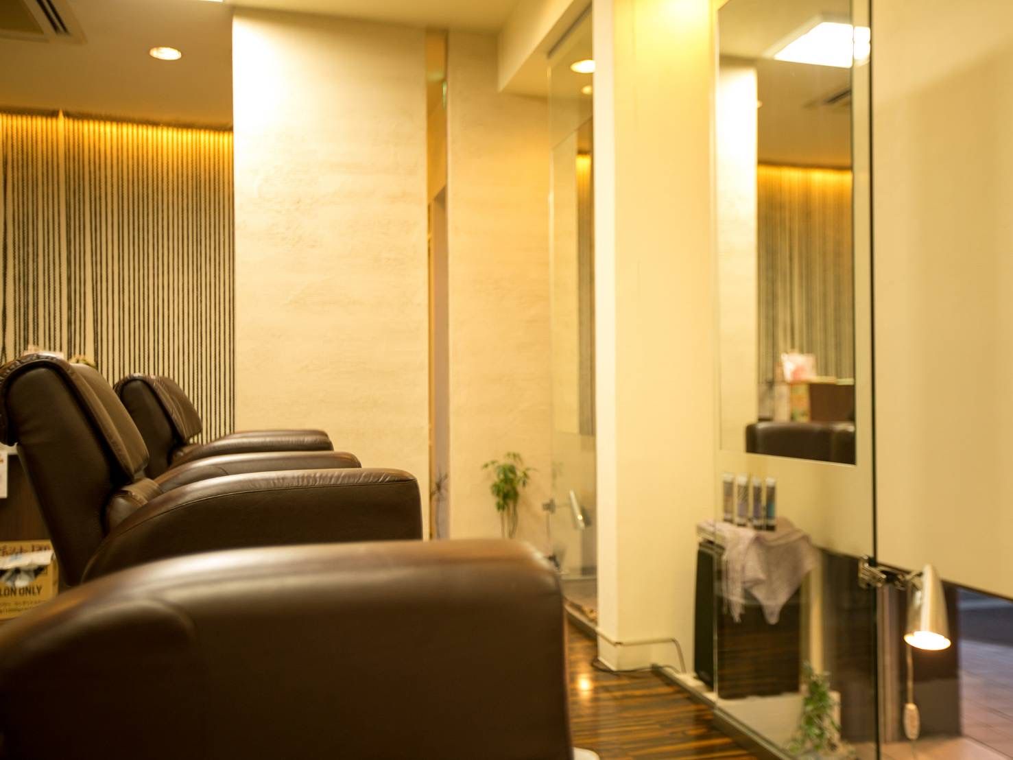 【池田下町】≪1日3〜5時間勤務可能≫≪週1日〜勤務OK≫日曜日休みの方も大歓迎です！自分のライフスタイルに合わせて働けます！ブランクがある方、家事や育児に忙しい方も安心して働ける環境です！「HAIR’S　DANK（ヘアーズダンク）」からスタイリスト（美容師・理容師）の求人★☆