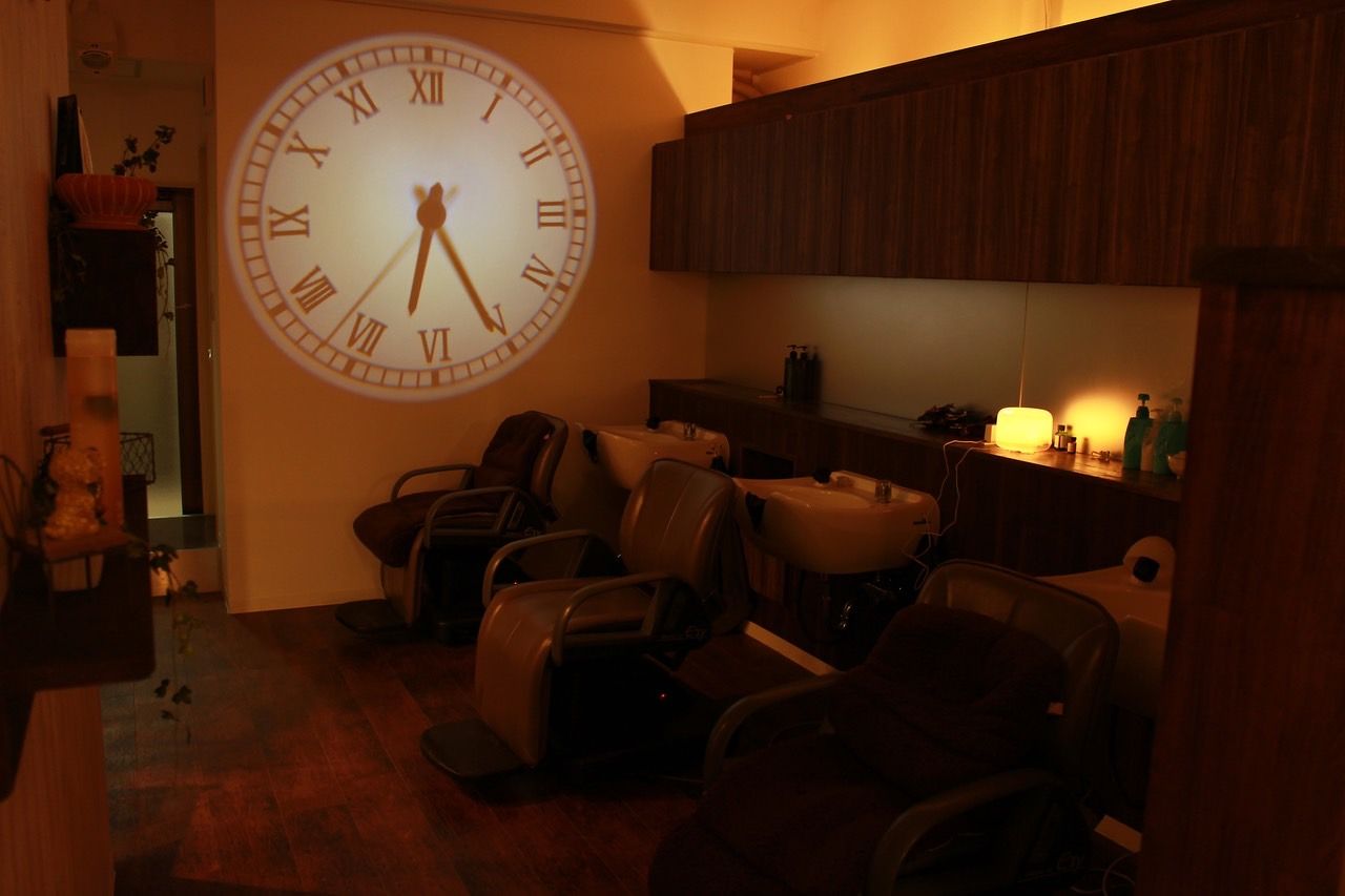 【大久保】■19時退勤可能・有給休暇あり・産休育休制度あり■少人数制サロンだからこそ、お客様とも密に関われます！「toi,toi,toi,（トイトイトイ）」からのスタイリスト（美容師）の求人☆☆