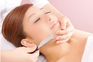 【鳳】≪正社員・月9日休み≫≪パート土日どちらか出れたらOK≫女性が長く活躍できる職場です！エステとシェービングで、お肌のハリと輝きをお客様に提供！ブライダルメニューもありますよ！「Beauty Face アリオ鳳店（ビューティーフェイスアリオオオトリテン）」からシェービング（理容師）の求人です！☆☆