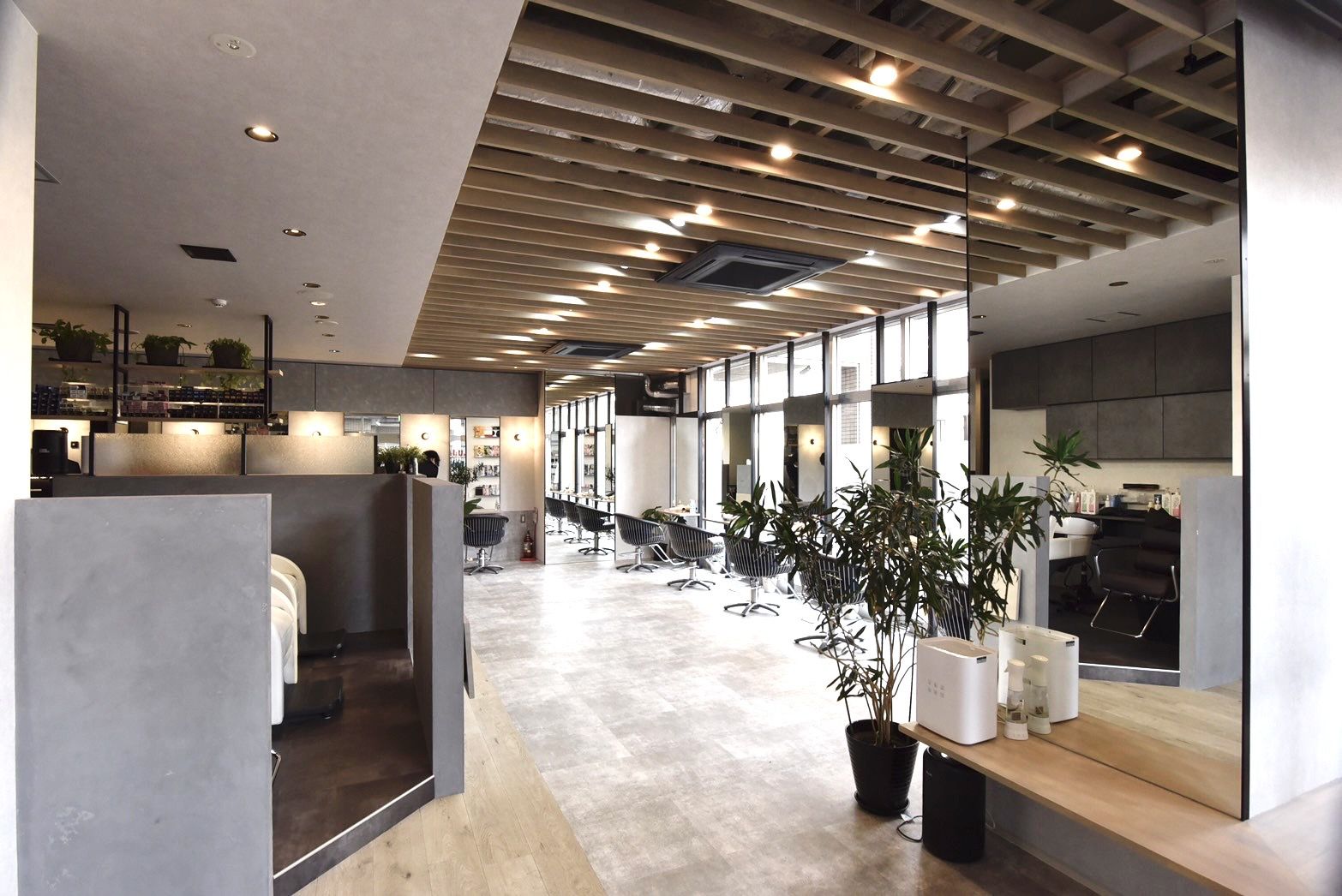 【JR芦屋駅】≪社会保険完備≫福利厚生も充実しているので安心して働ける環境!しっかりとした技術を身につけられます!「FIBER ZOOM ASHIYA(ファイバーズームアシヤ)」からアシスタント(美容師)の求人☆★☆