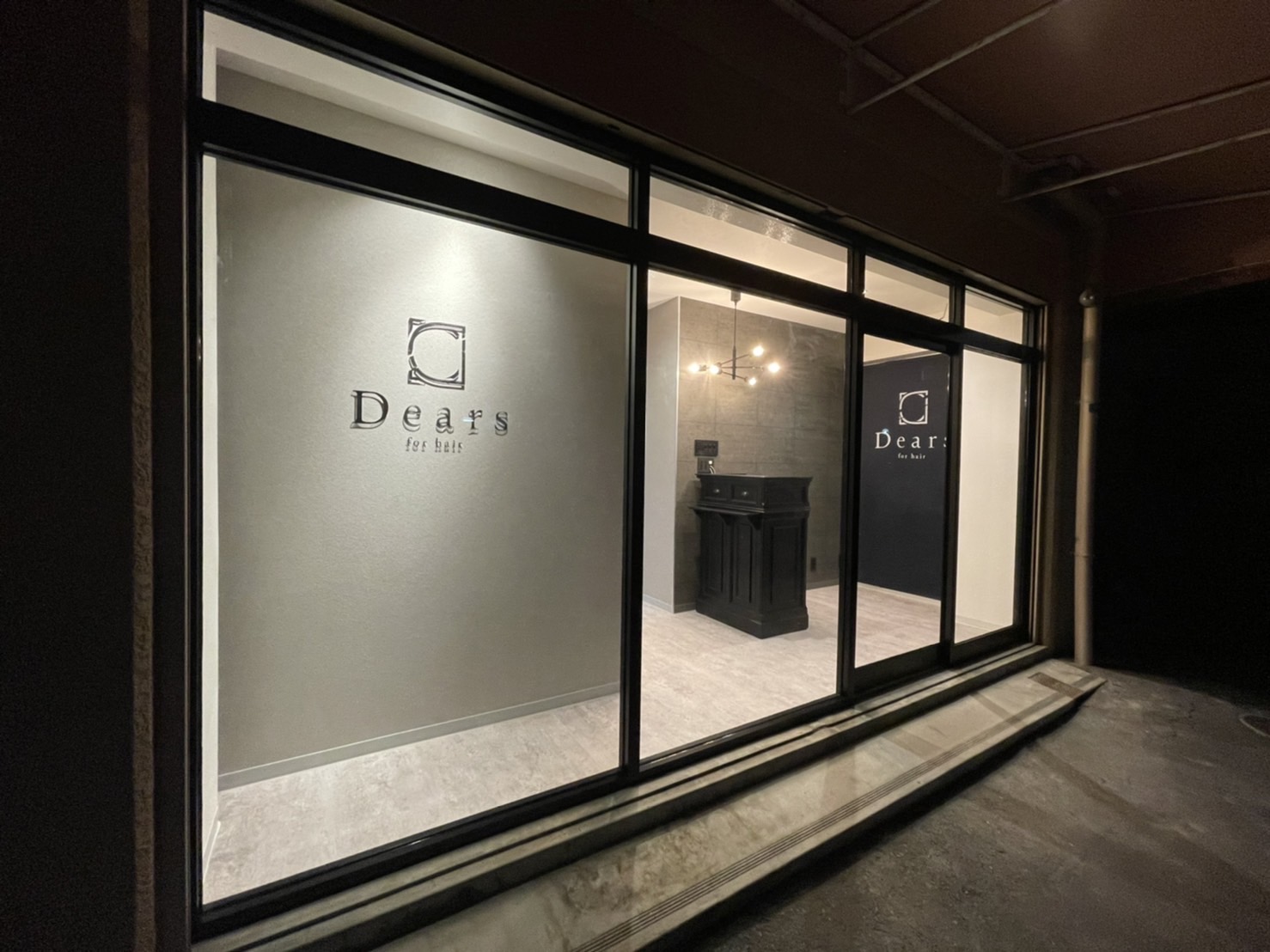 【南茨木】 ≪週休3日で働いても月給20万円保障あり≫≪月8～12日休みを選択可能≫≪土日休みOK≫≪社会保険完備≫≪GW・秋季休暇もあり≫途中退店可能で自由な働き方が可能！主婦の方も働きやすい環境！オリジナルの薬剤を武器にお客様の髪の毛を本当に美しくしていきます！完全予約制の好待遇サロン「Dears 茨木店（ディアーズイバラキテン）」からスタイリスト（美容師）の求人☆☆