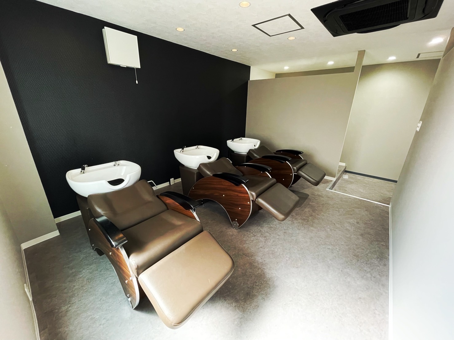 【枚方市駅】 ≪週休3日で働いても月給20万円保障あり≫≪月8～12日休みを選択可能≫≪土日休みOK≫≪社会保険完備≫≪GW・秋季休暇もあり≫途中退店可能で自由な働き方ができるサロン！主婦の方も働きやすい環境です！オリジナルの薬剤を武器にお客様の髪の毛を本当に美しくしていきます！完全予約制の好待遇サロン「Dears 枚方店（ディアーズヒラカタテン）」からスタイリスト（美容師）の求人☆☆