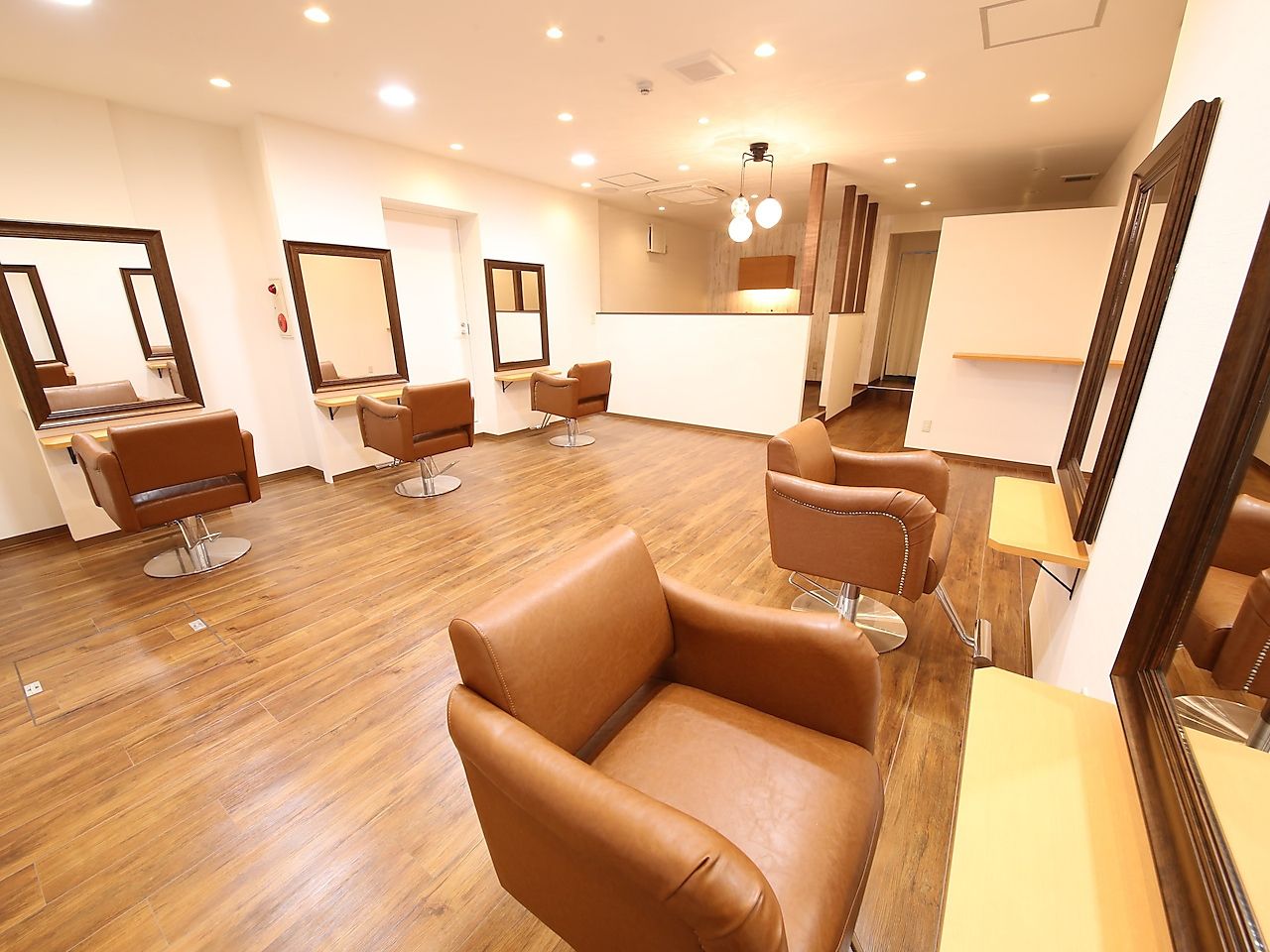 【和泉中央】≪週休2日≫≪アシスタント給与22〜25万円≫≪交通費全額支給あり≫≪週休2日制≫≪家賃補助3万円あり≫お一人おひとりのカウンセリングに力を入れており、オーガニック商材でヘアケアーにこだわりがあるサロンです!「N option hairdesign(エヌオプションヘアデザイン)」からアシスタント(美容師)の求人☆★