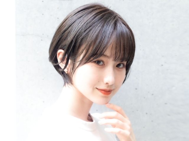 【緑地公園】≪月給26万円スタート≫≪社会保険完備≫≪19時過ぎに退勤可能≫≪土日休み相談OK≫週休3日の時短社員など、ライフスタイルに合わせた勤務が可能！働きやすい環境が整った「MeKKe（メッケ）」からスタイリスト（美容師）の求人☆★☆