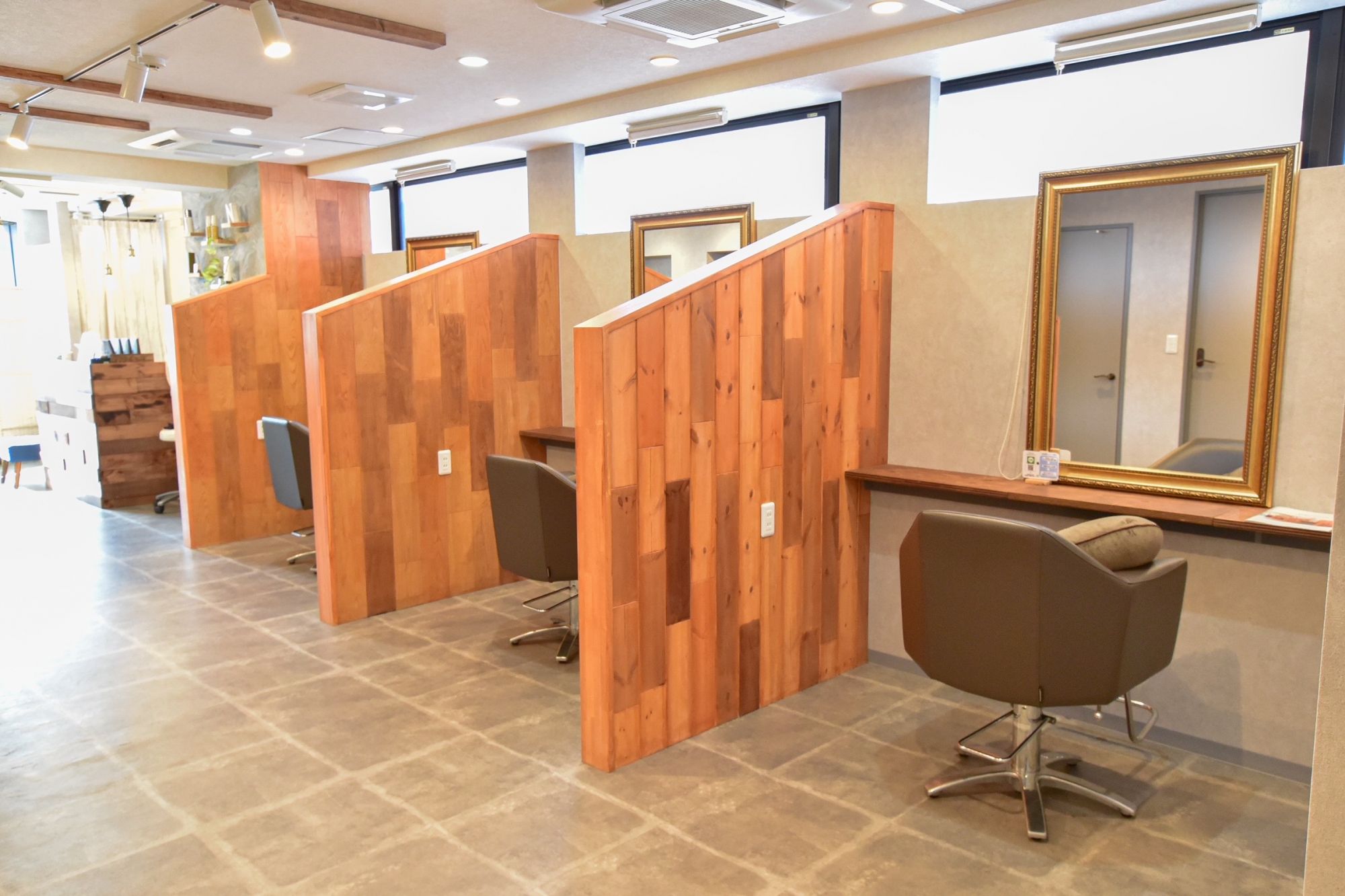 【南流山】≪完全週休2日制≫≪社会保険完備≫≪年間休日105日≫≪19時に退勤可能≫落ち着いた雰囲気のオーガニックサロン!プライベートの時間もしっかり確保できる「Nfractal(エヌフラクタル)」よりスタイリスト(美容師)の求人☆★☆