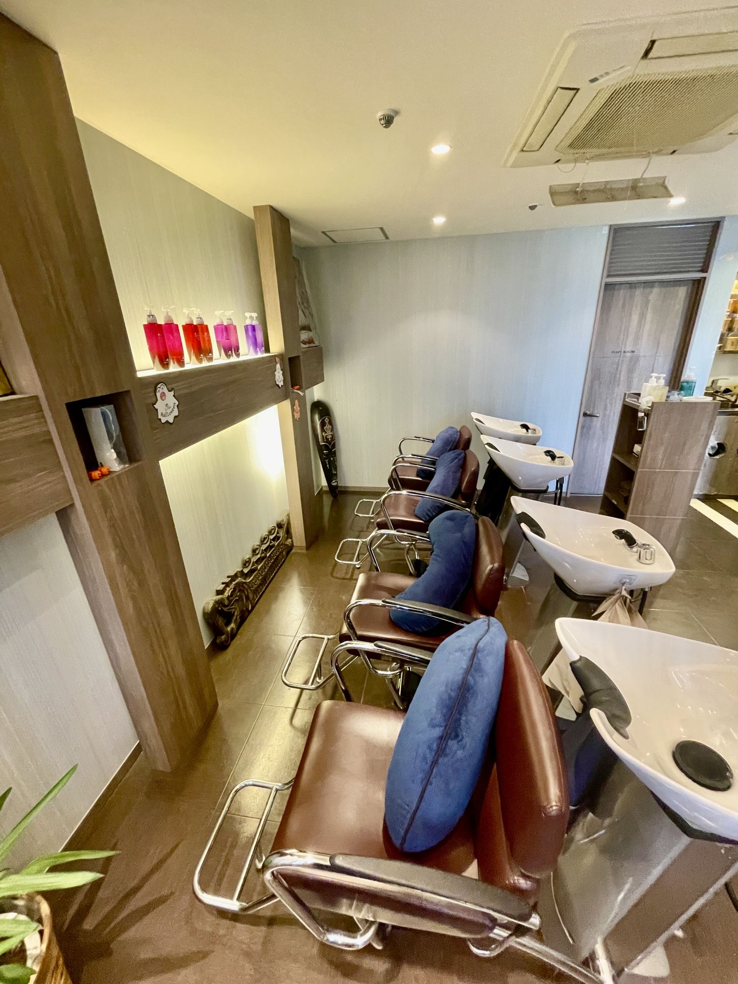 【福島駅】≪完全週休2日制≫≪高単価サロン≫≪早番遅番制≫≪20時までに退勤可能≫≪社会保険完備≫≪平均単価1万円以上≫様々なプロフェッショナルが集まった髪質改善で人気のサロン「AUFES（オーフェス）」よりスタイリスト（美容師）の求人☆★