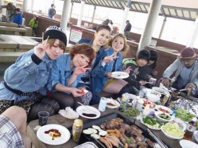 【河内花園】≪有給休暇有り≫≪土日休み可能≫通信生、新卒生OK！スタッフが元気で仲が良いです。何でも応援するスタンスで、着付け・セット・特殊系などの技術の習得もサポート！幅広い経験ができる「Funny locks（ファニーロックス）」からアシスタント（美容師）の求人☆★