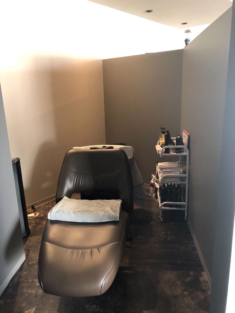 【読谷村】≪月給35万円スタート・完全週休二日制・毎週日曜は定休・社会保険完備・業務委託OK≫充実した福利厚生！新規のお客様が溢れているので入客チャンスバッチリ！業務委託でもしっかり稼げます！ハイトーンデザインだけでなく幅広い世代のお客様から愛されるヘアサロン「olaplano（オラプラノ）」からスタイリスト（美容師）の求人★☆