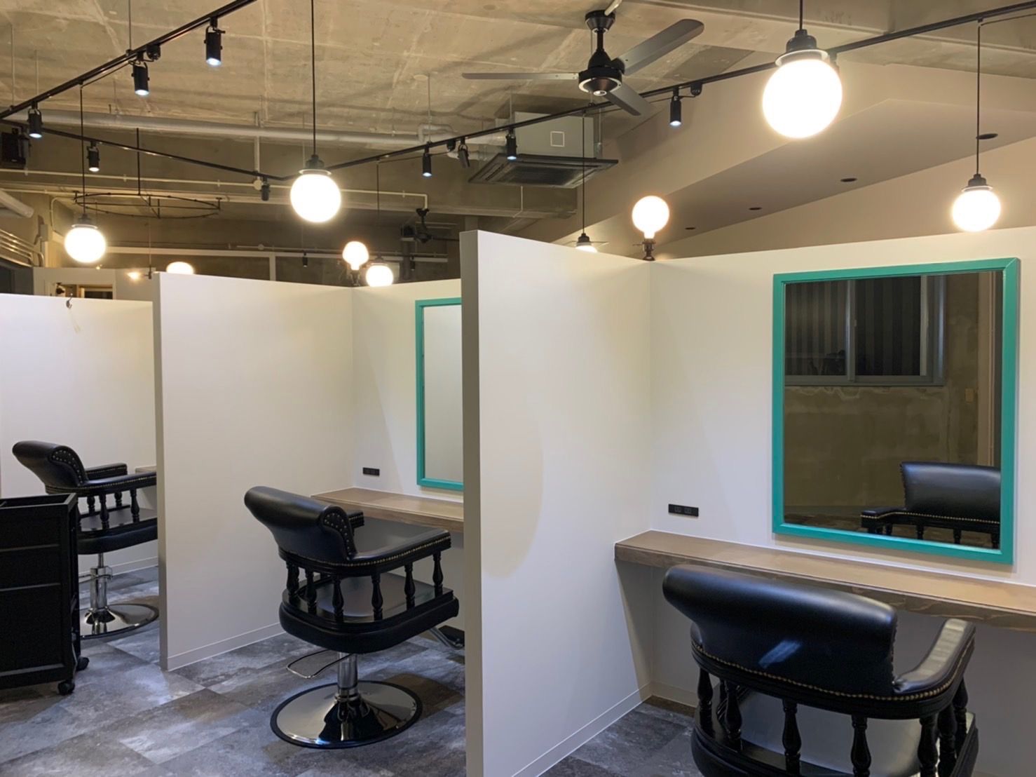 【読谷村】≪月給35万円スタート・完全週休二日制・毎週日曜は定休・社会保険完備・業務委託OK≫充実した福利厚生！新規のお客様が溢れているので入客チャンスバッチリ！業務委託でもしっかり稼げます！ハイトーンデザインだけでなく幅広い世代のお客様から愛されるヘアサロン「olaplano（オラプラノ）」からスタイリスト（美容師）の求人★☆