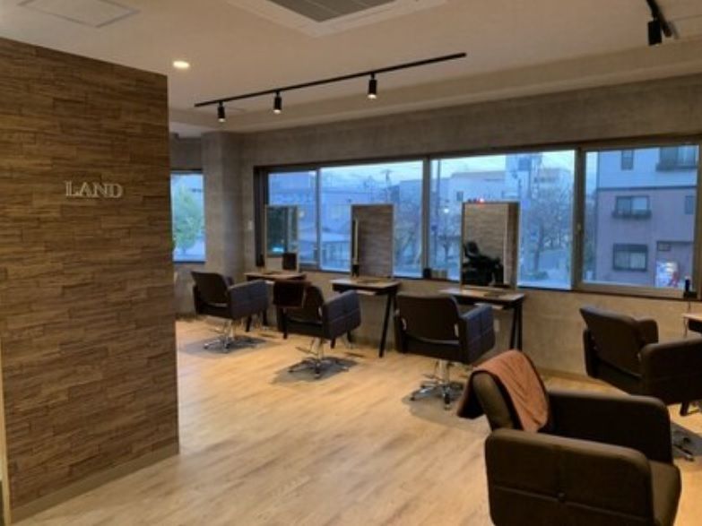 【芦屋駅】全国に展開中の人気ヘアサロン!最新設備と豊富な薬剤を揃える業務委託サロン! フリー45%/指名50%還元  単価8000円 により40万円以上の高収入が可能です!「__WHITE 芦屋店(アンダーバーホワイトアシヤテン)」からスタイリスト(美容師)の求人☆★